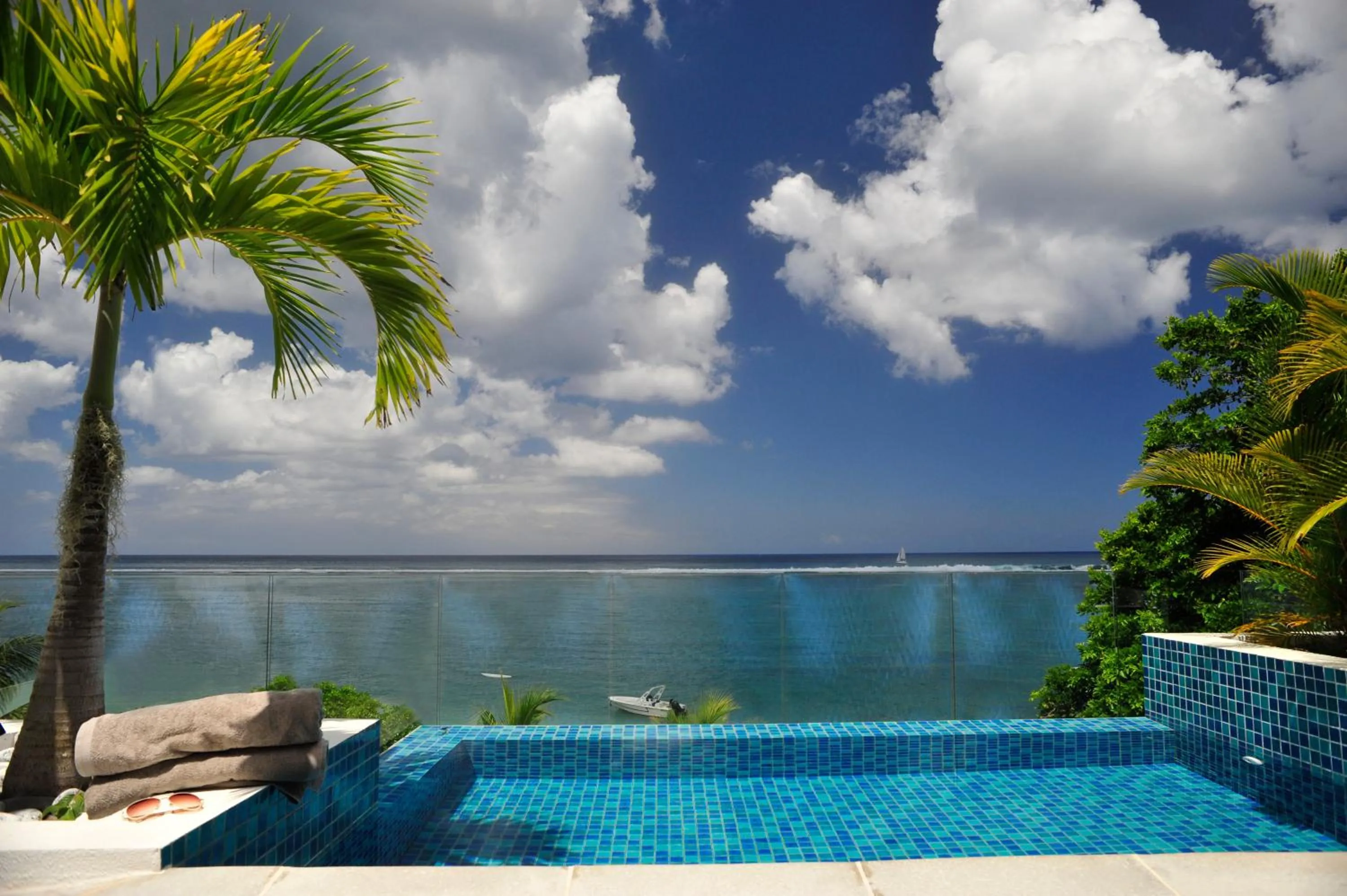 Cap Ouest Beachfront Luxury Penthouse & Apartment