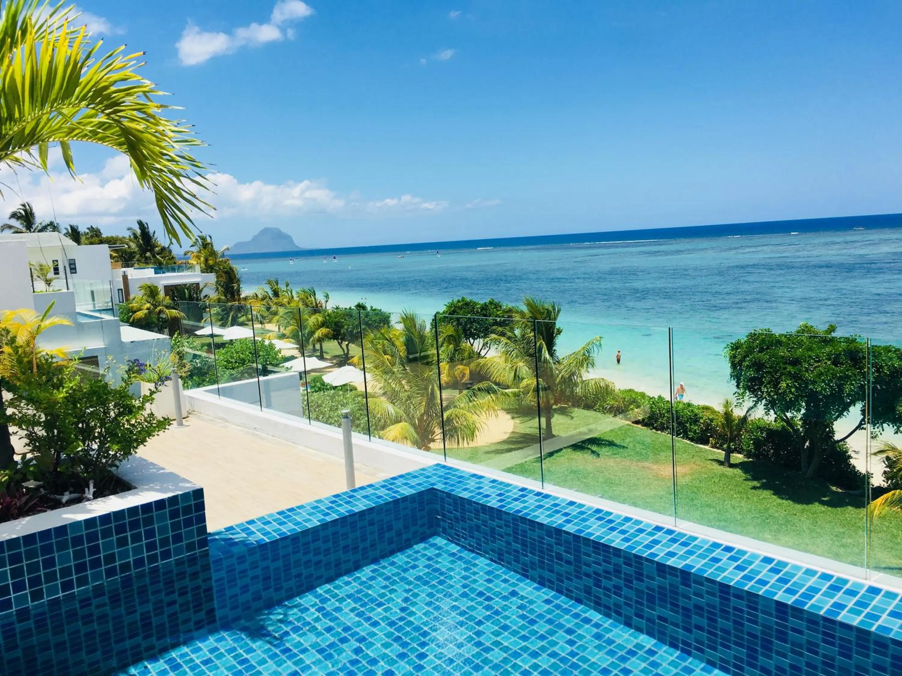 Cap Ouest Beachfront Luxury Penthouse & Apartment