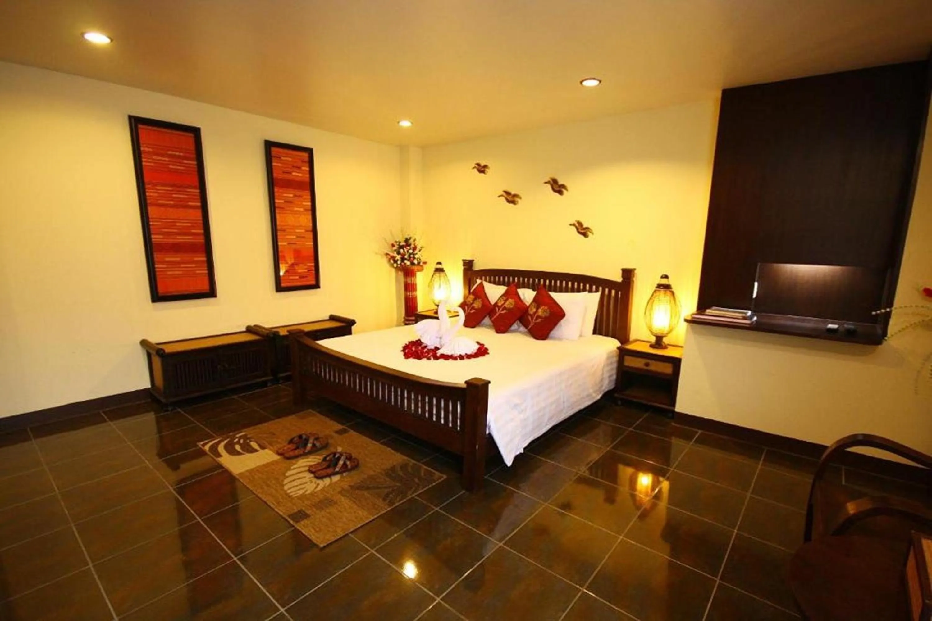 Bed in CM Night Bazaar Boutique Hotel - โรงแรม ซี เอ็ม ไนท์บาซาร์ บูทีค
