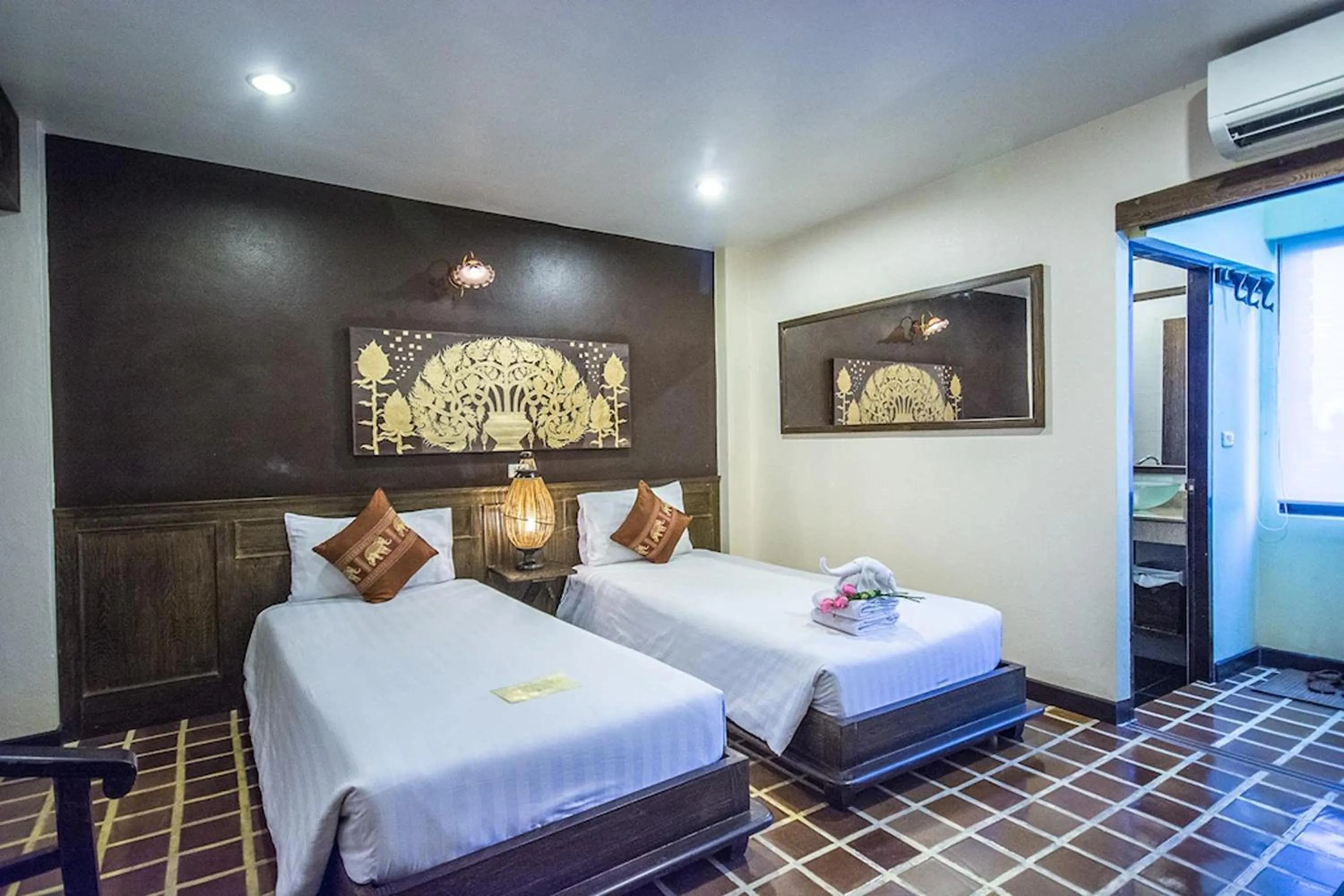 Bed in CM Night Bazaar Boutique Hotel - โรงแรม ซี เอ็ม ไนท์บาซาร์ บูทีค