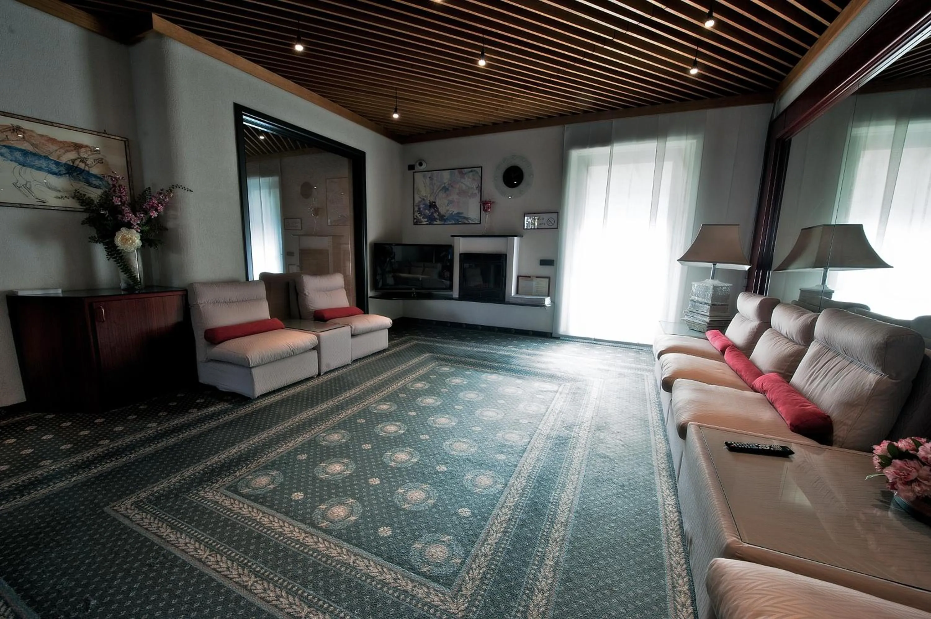 Communal lounge/ TV room in Hotel Michelangelo