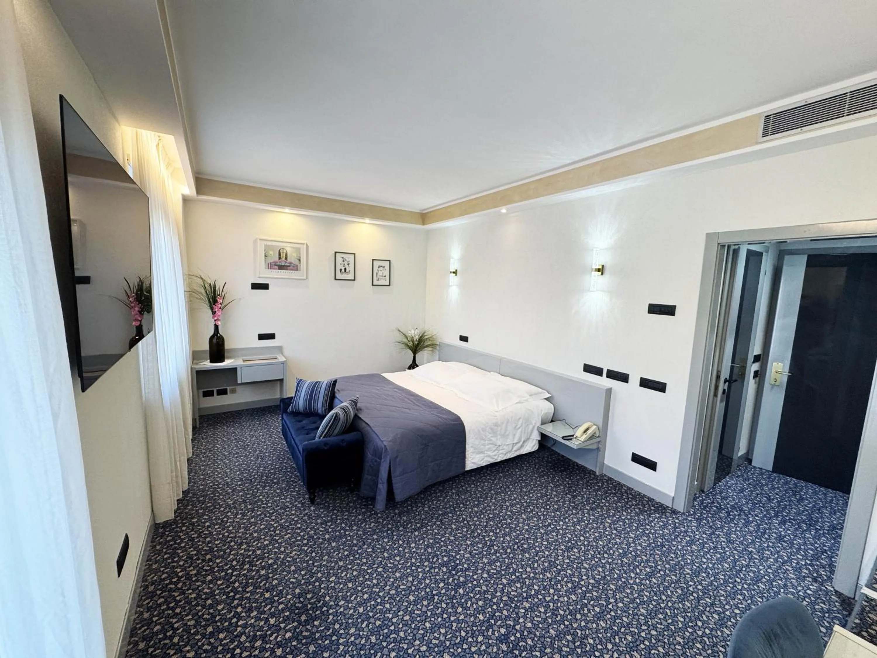 Bedroom, Bed in Hotel Michelangelo