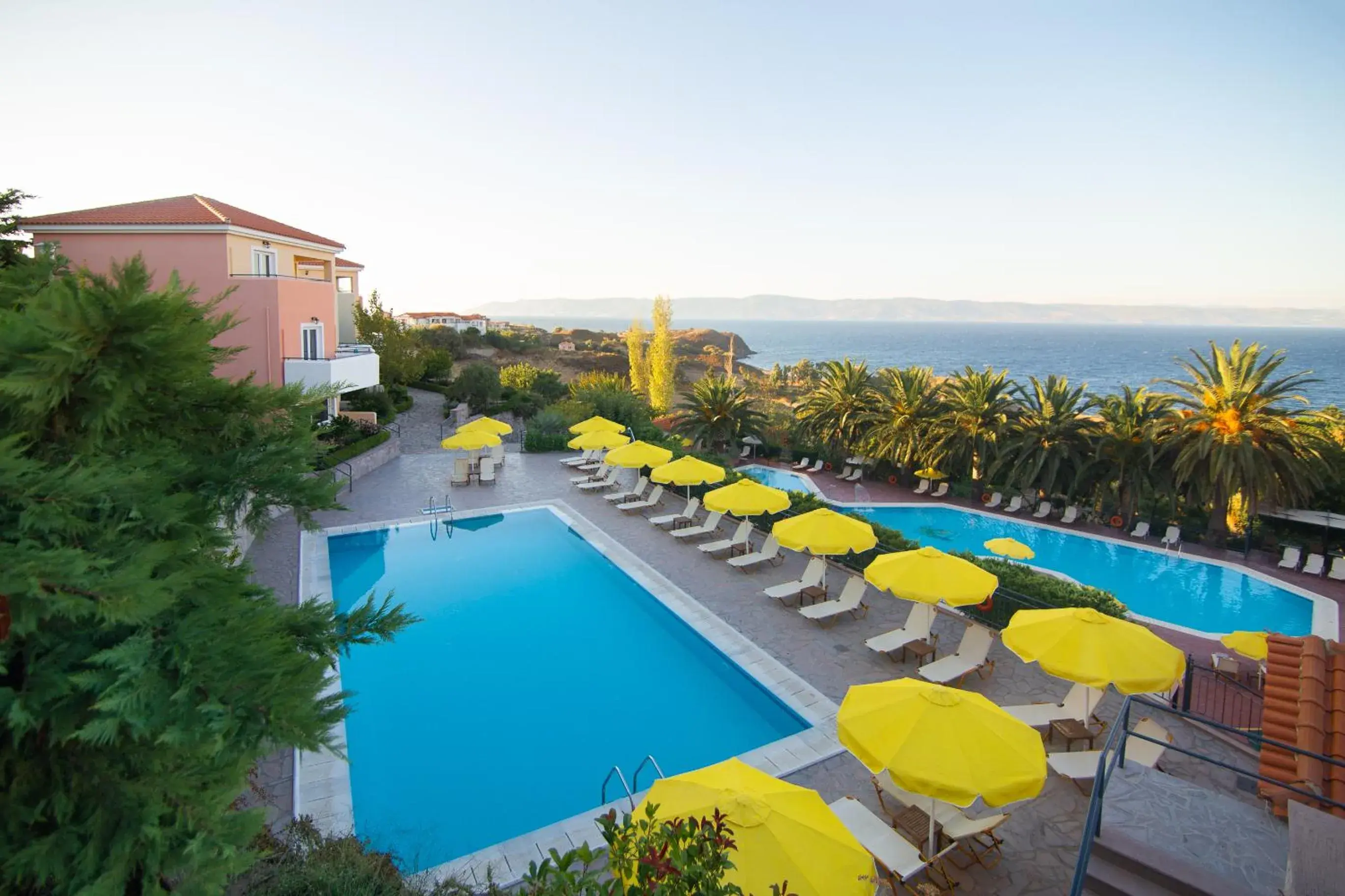 Swimming pool in Sunrise Resort Hotel Swimming pool in Sunrise Resort Hotel