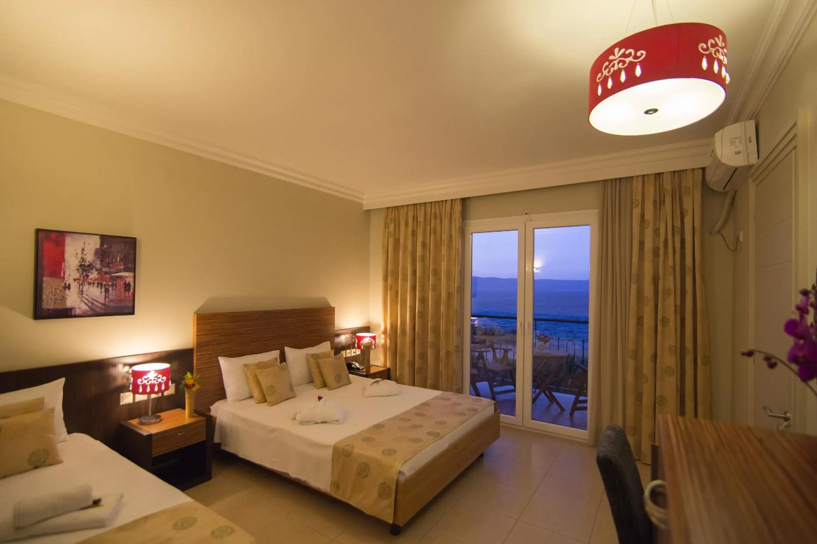 Photo of the whole room, Bed in Sunrise Resort Hotel