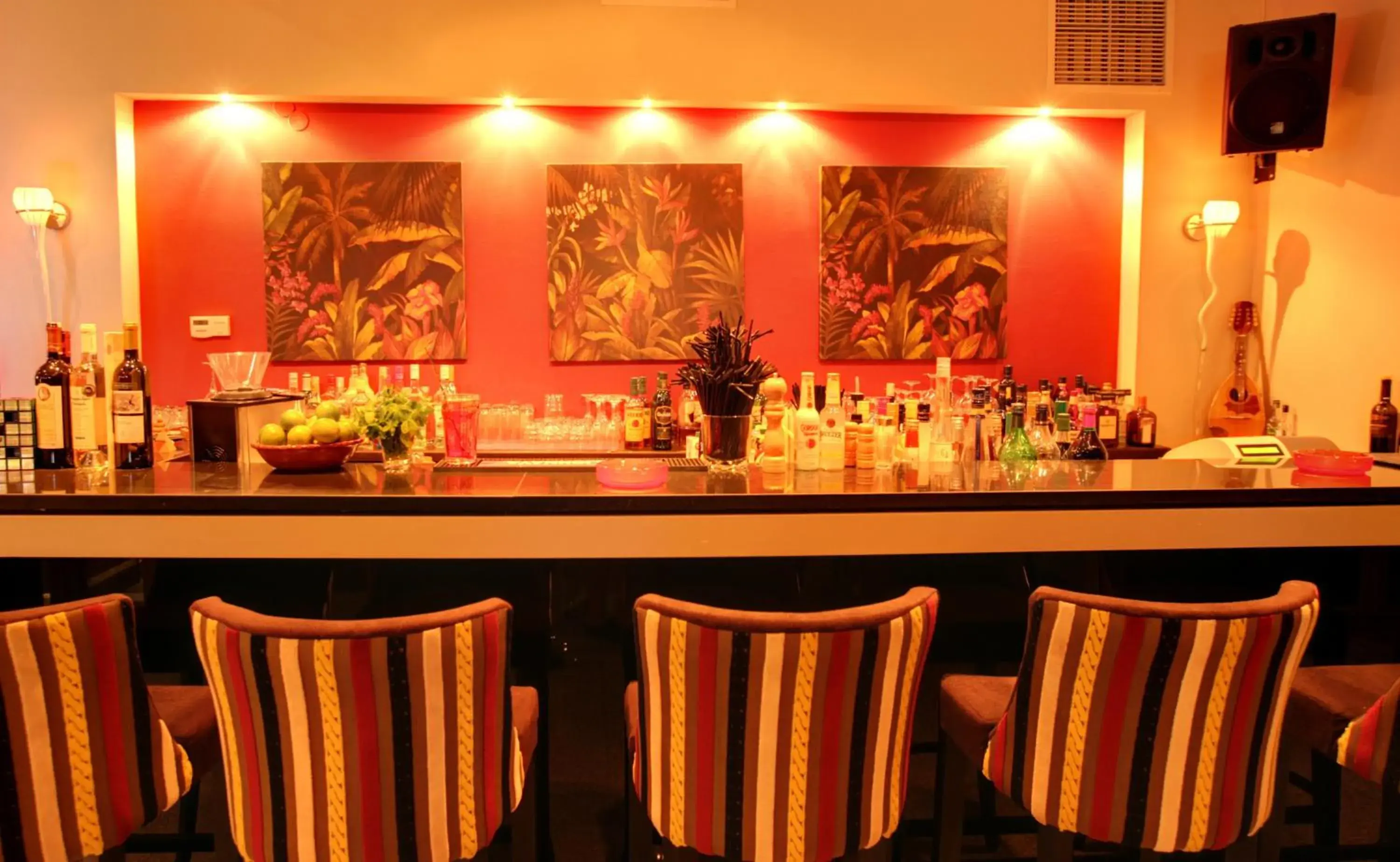 Lounge or bar in Sunrise Resort Hotel Lounge or bar in Sunrise Resort Hotel