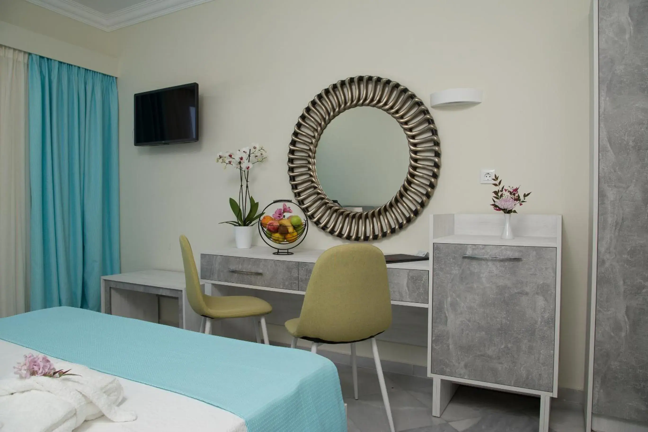 TV and multimedia, Bed in Sunrise Resort Hotel TV and multimedia, Bed in Sunrise Resort Hotel