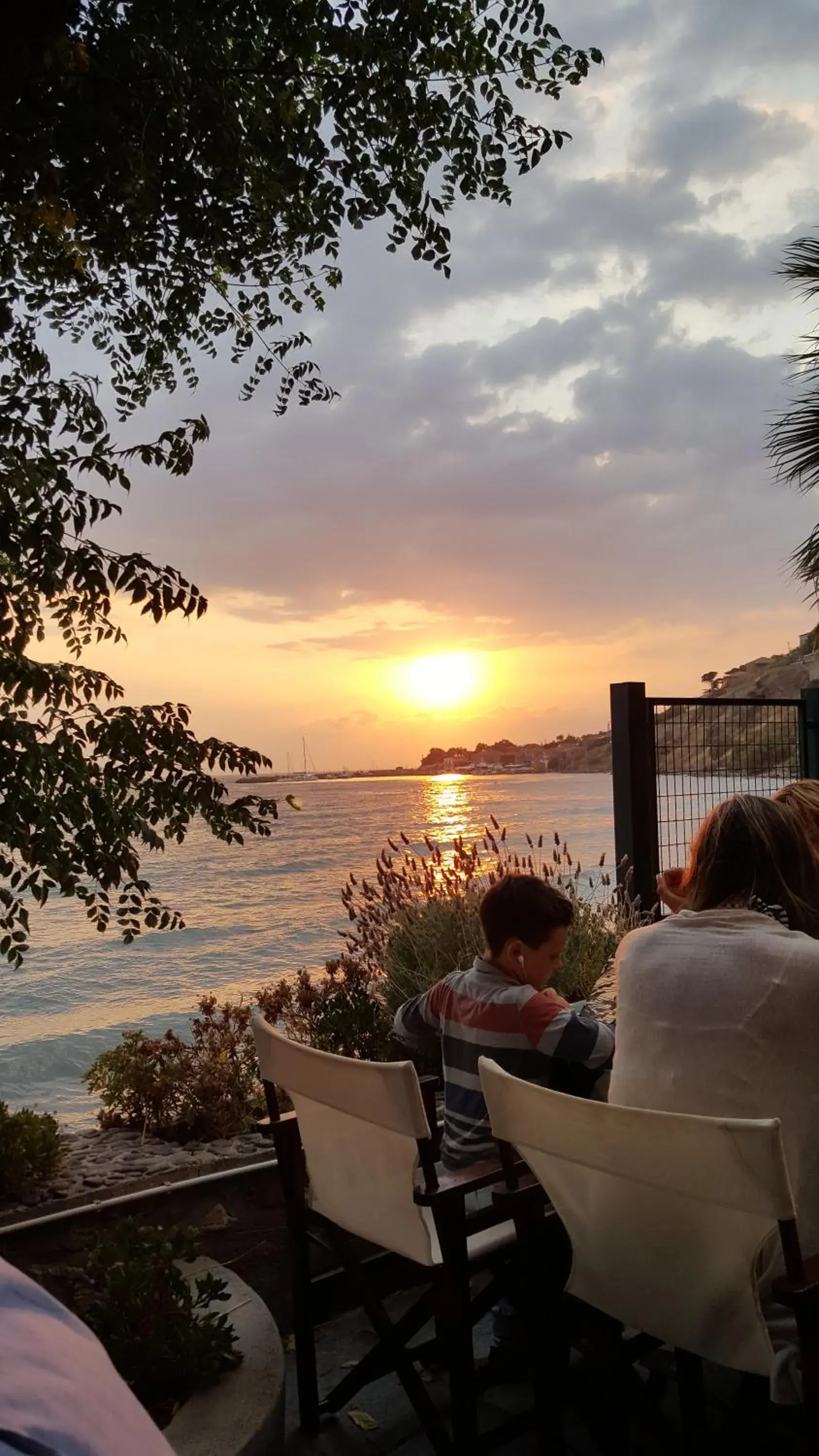 Restaurant/places to eat in Sunrise Resort Hotel Restaurant/places to eat in Sunrise Resort Hotel