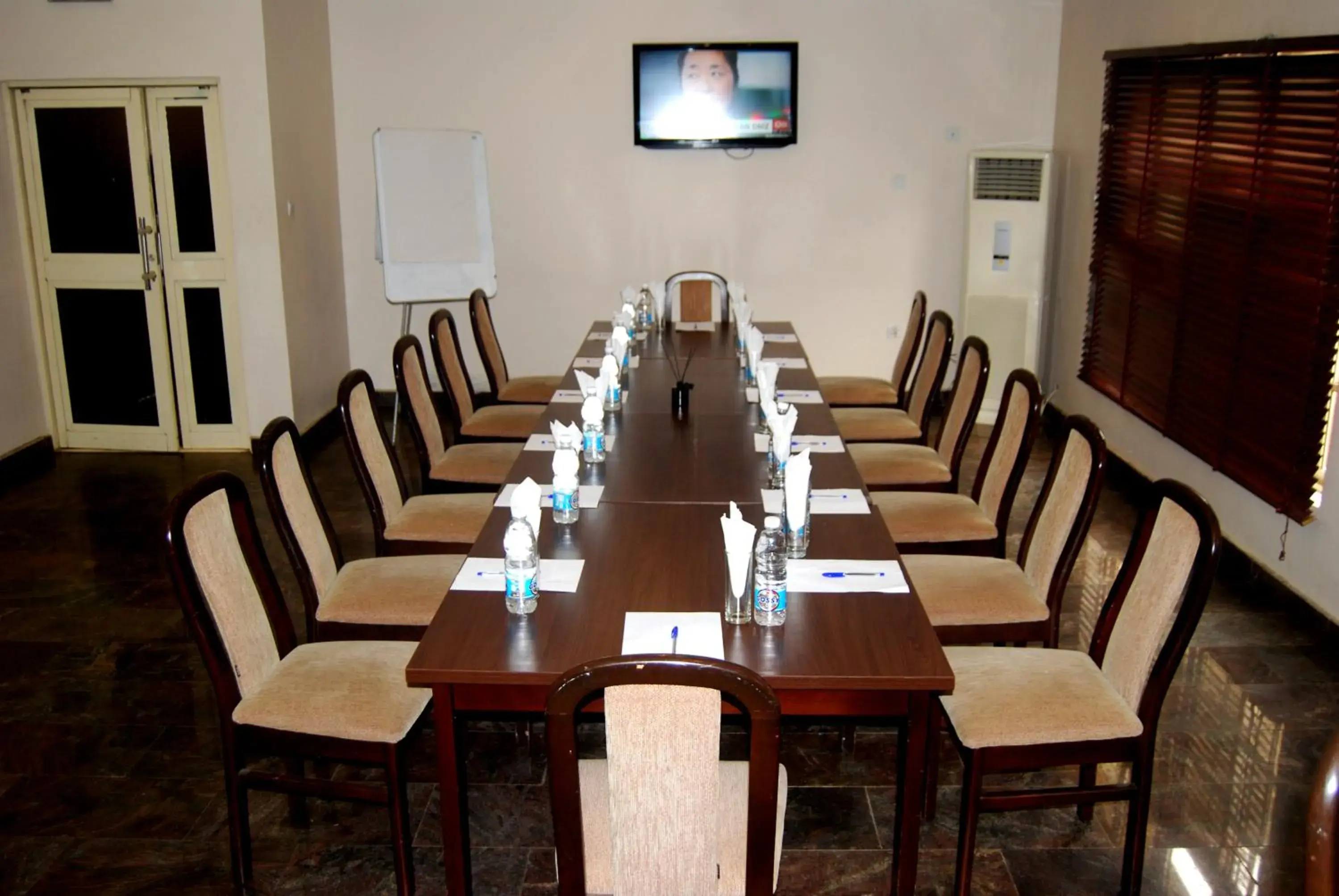 Restaurant/places to eat in Grand Inn & Suites Restaurant/places to eat in Grand Inn & Suites