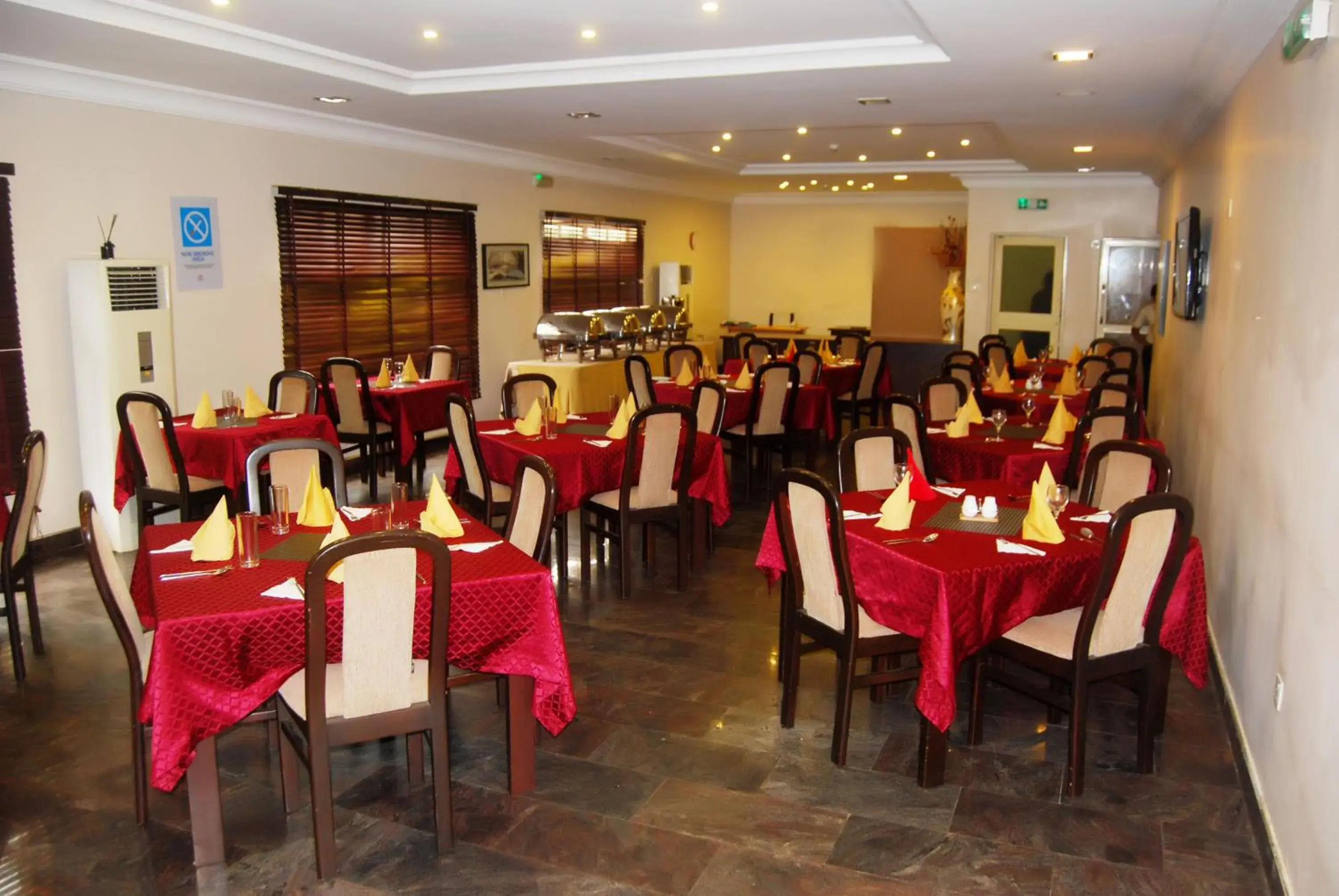 Restaurant/places to eat in Grand Inn & Suites Restaurant/places to eat in Grand Inn & Suites