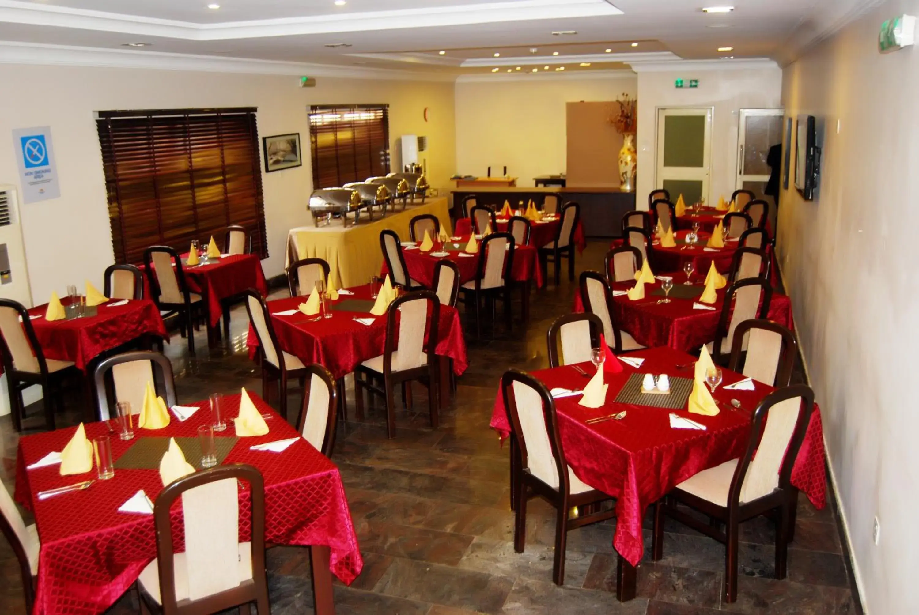 Restaurant/places to eat in Grand Inn & Suites Restaurant/places to eat in Grand Inn & Suites