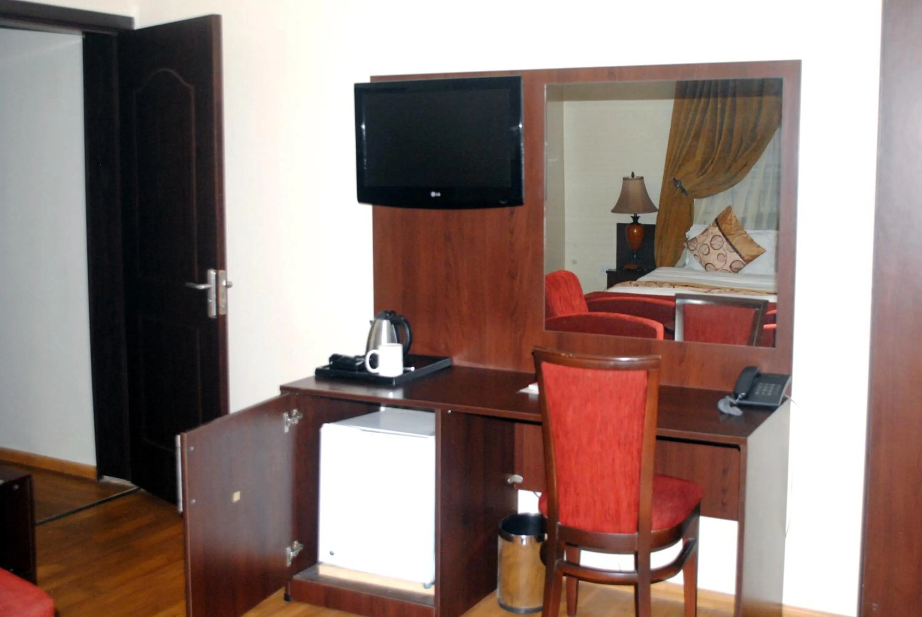 Coffee/tea facilities in Grand Inn & Suites