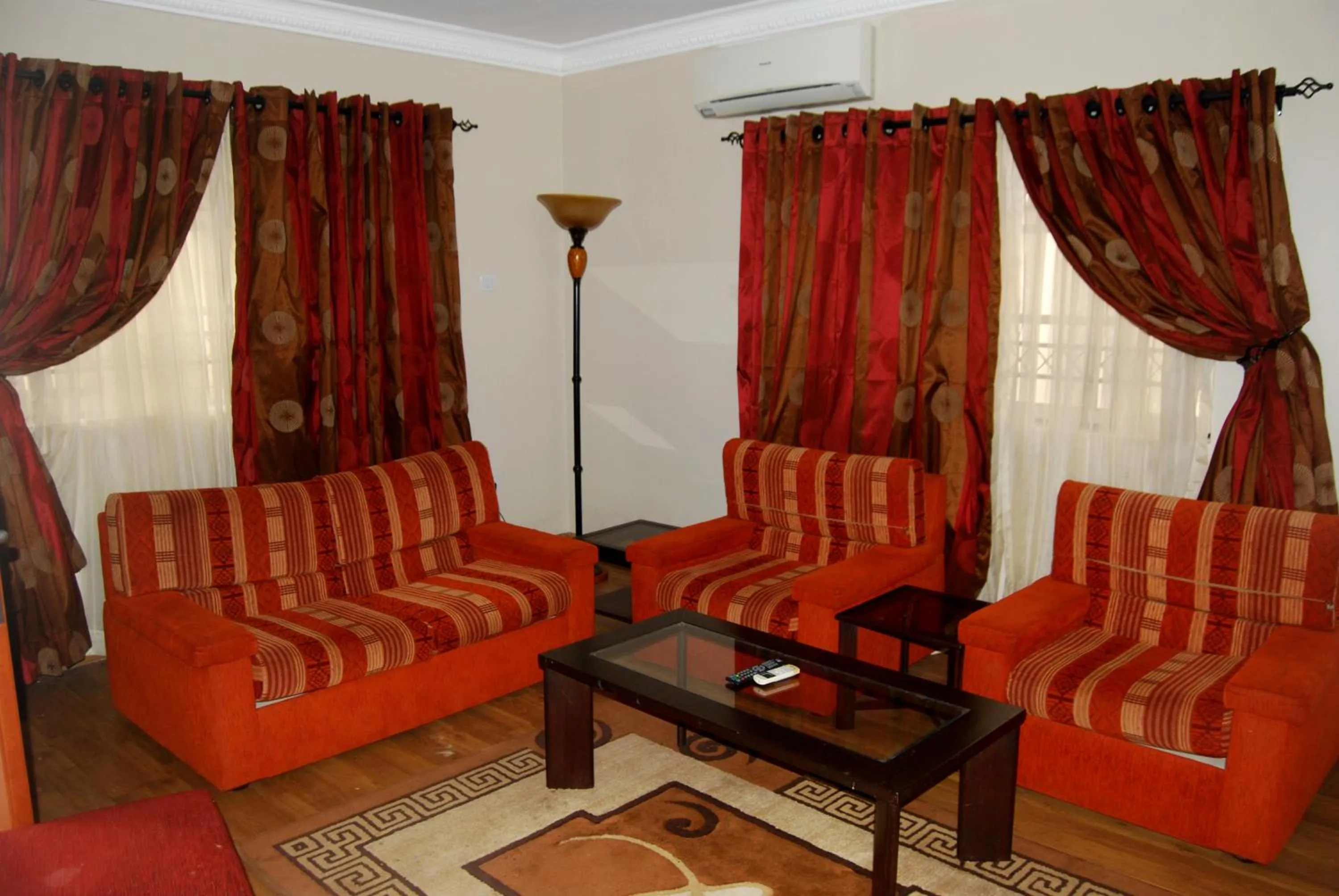 Living room in Grand Inn & Suites