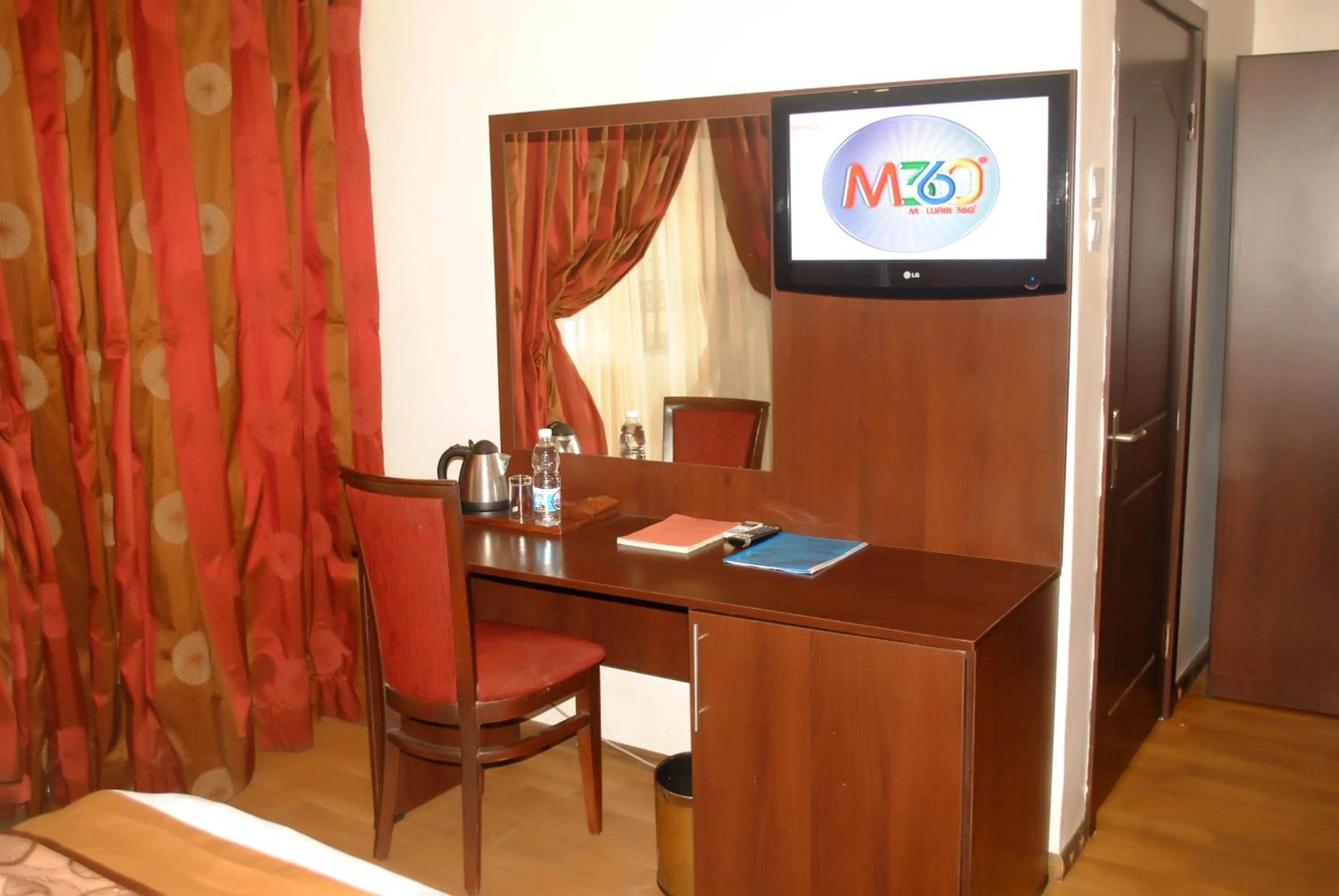 Coffee/tea facilities in Grand Inn & Suites