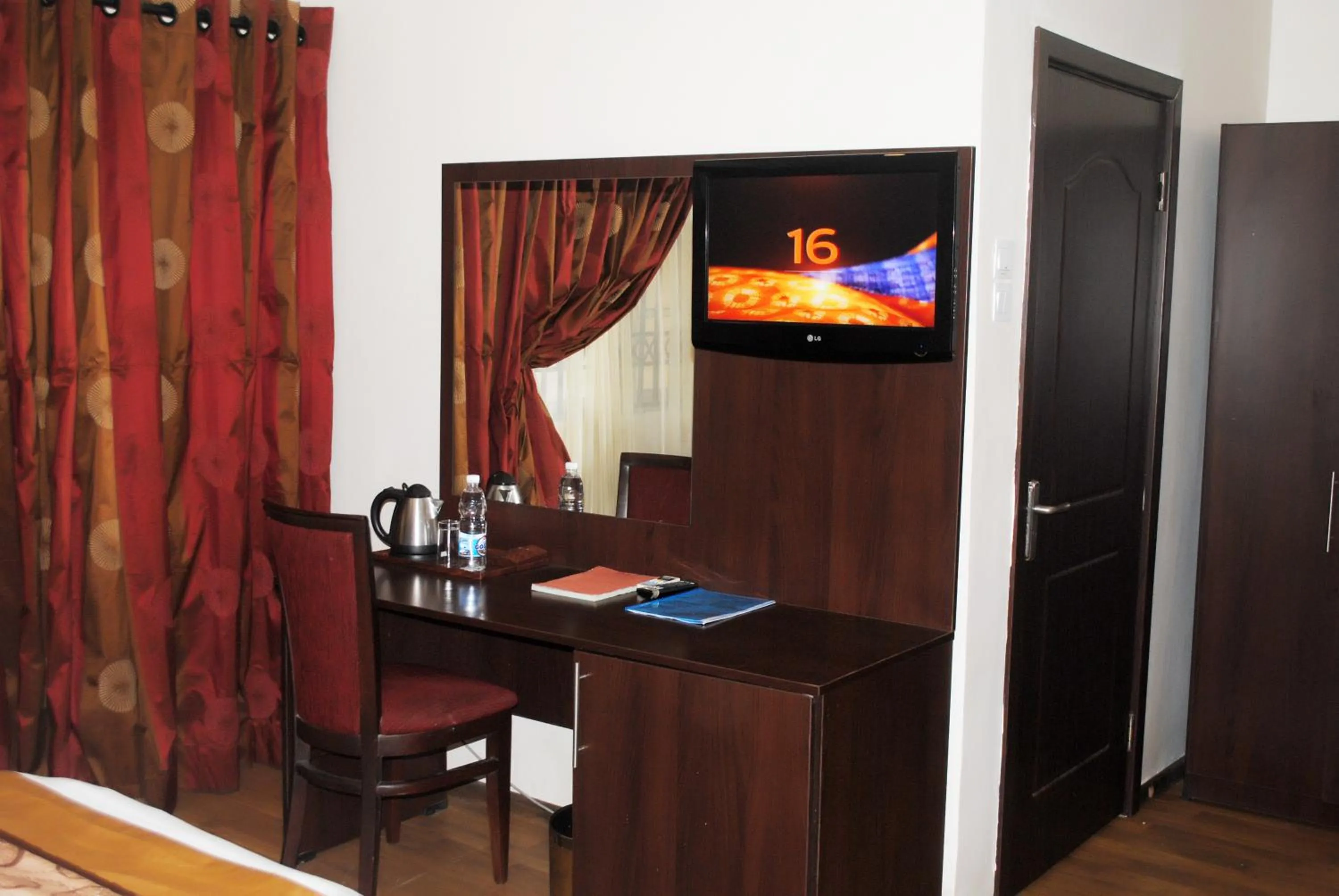 Coffee/tea facilities in Grand Inn & Suites