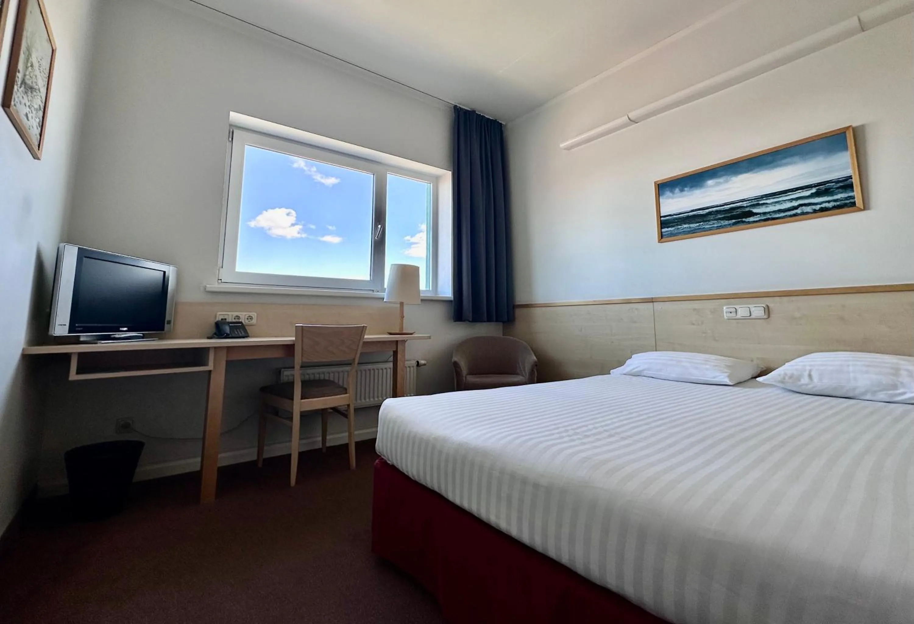 Communal lounge/ TV room, Bed in Green Park Hotel Klaipeda