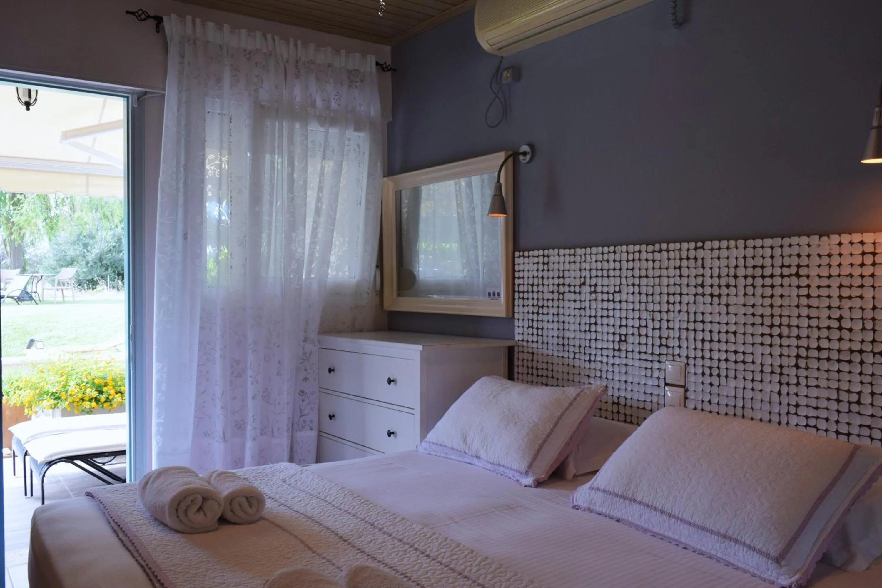 Bedroom in Simatos αpARTments & Studios