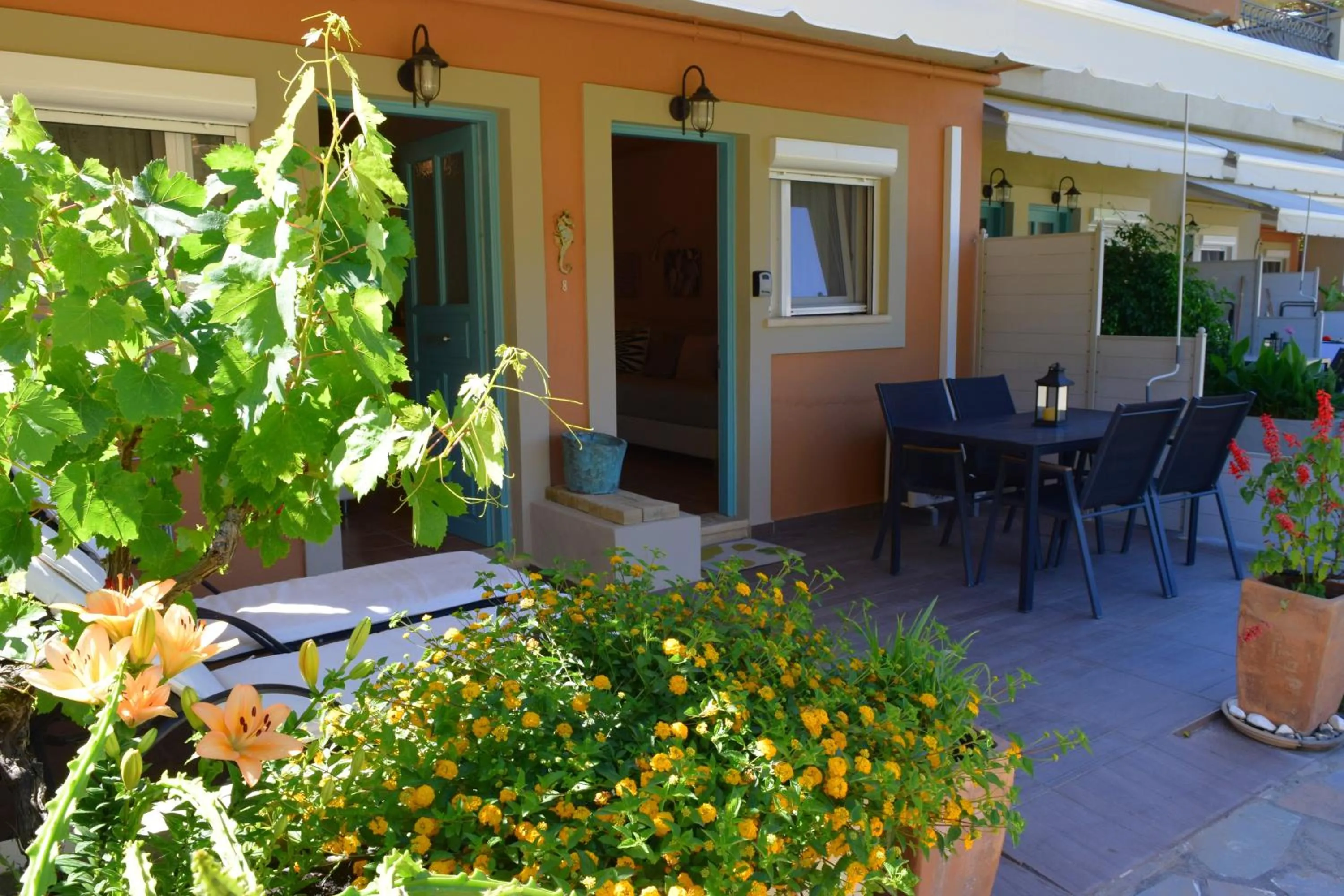 Patio in Simatos αpARTments & Studios