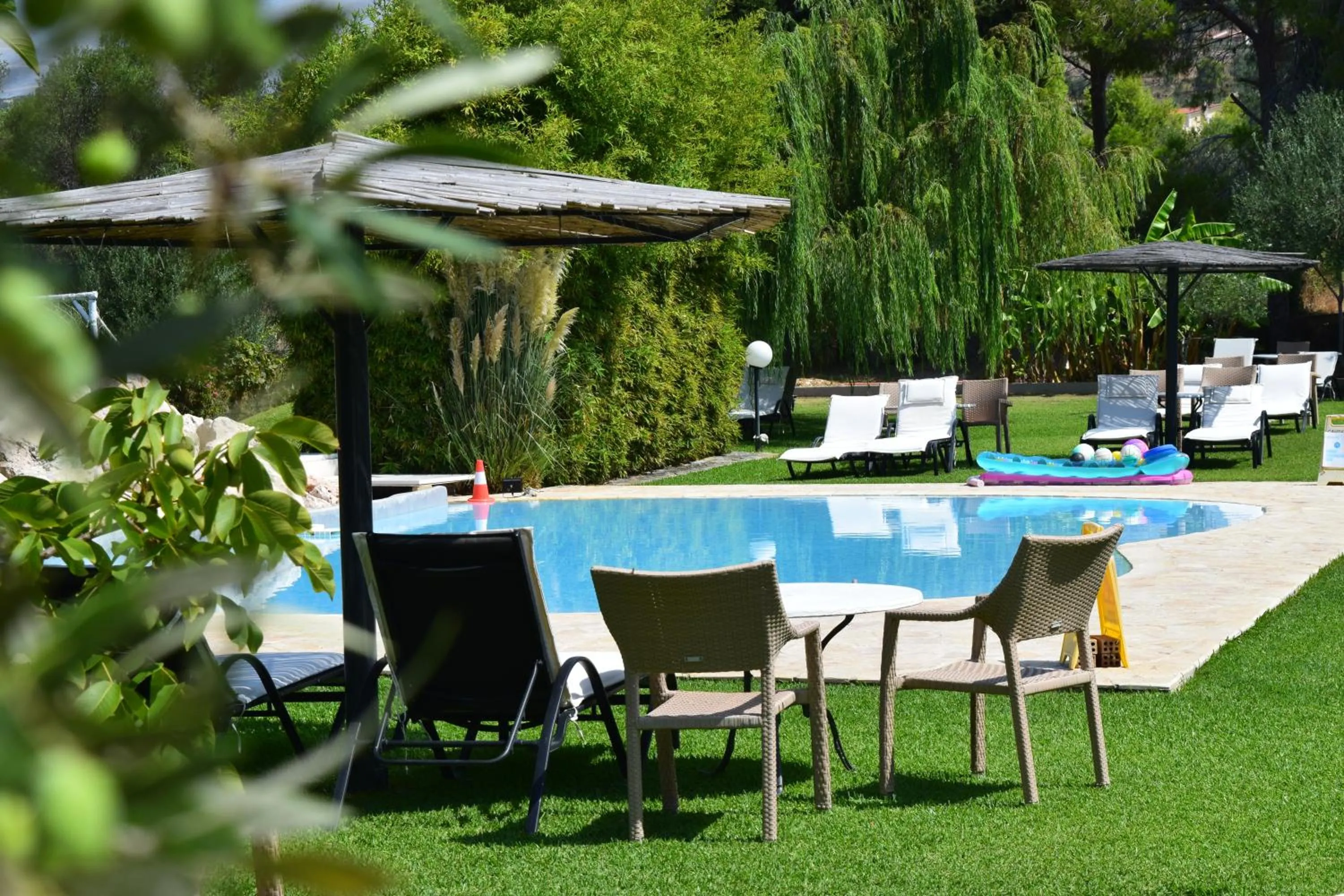 Garden in Simatos αpARTments & Studios