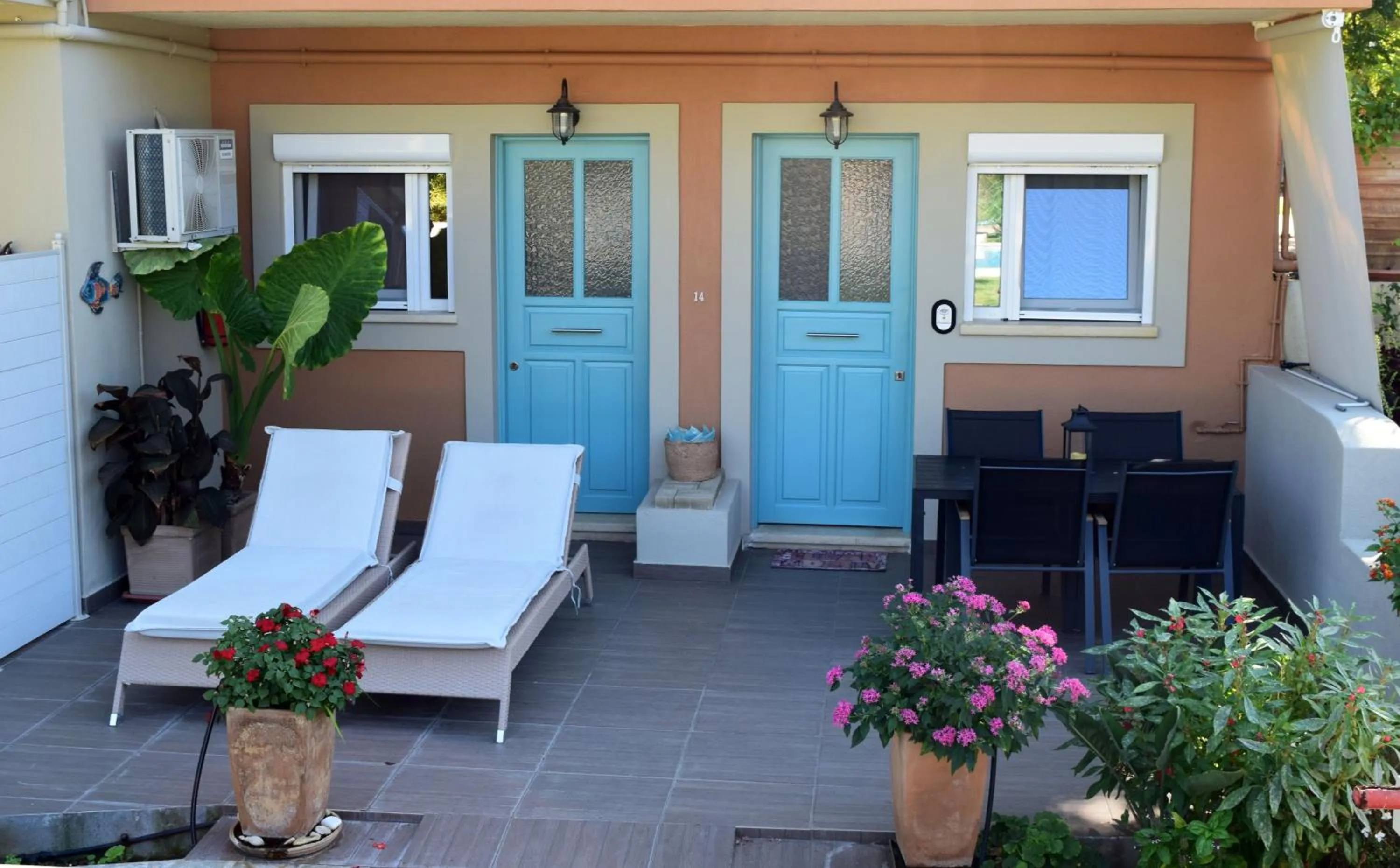 Patio in Simatos αpARTments & Studios