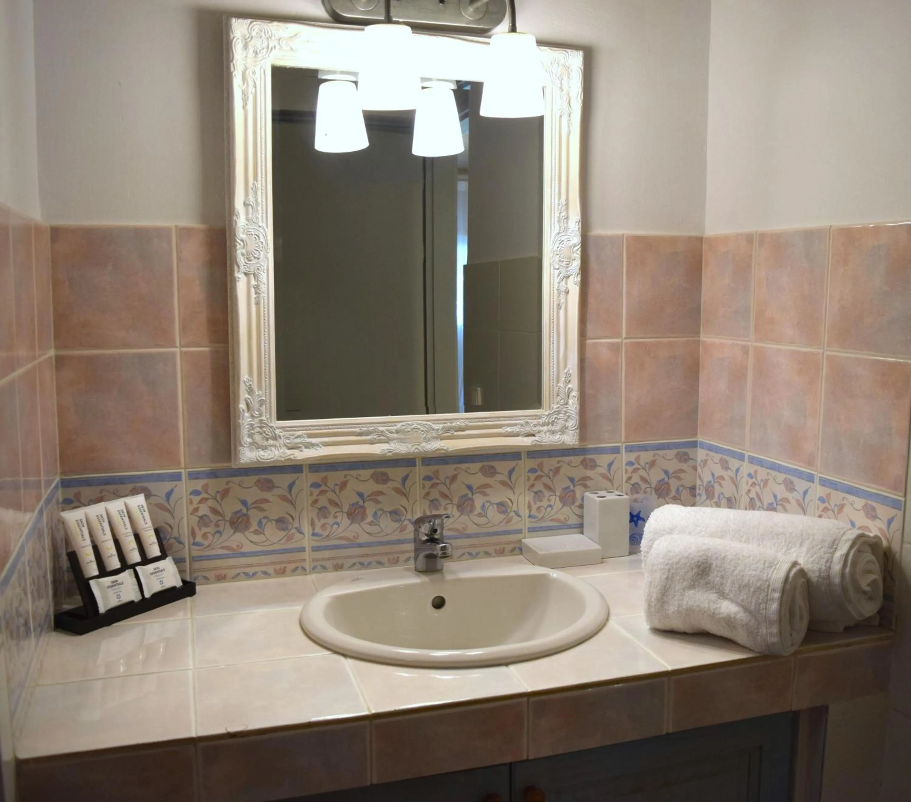 Bathroom in Simatos αpARTments & Studios