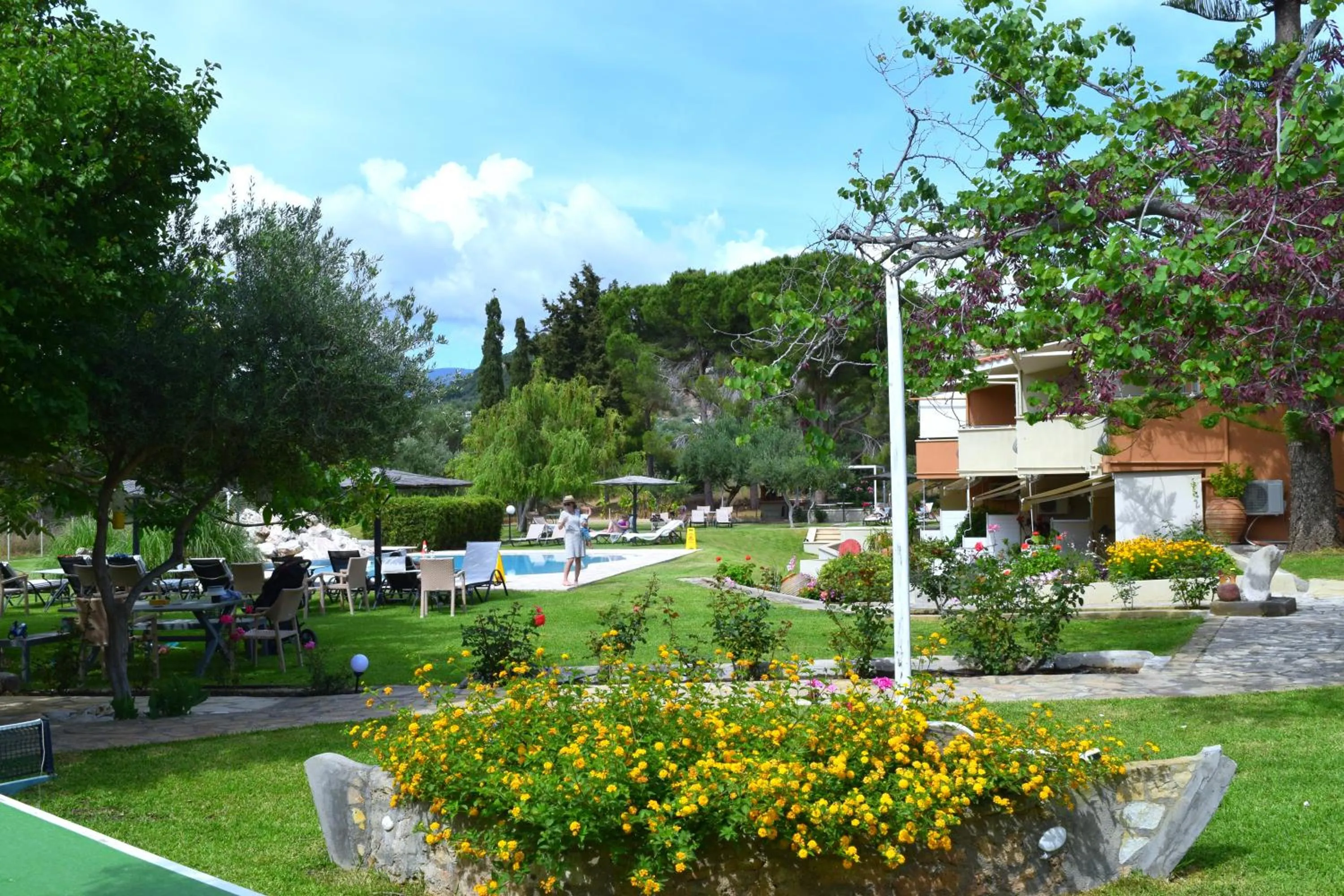 Garden in Simatos αpARTments & Studios