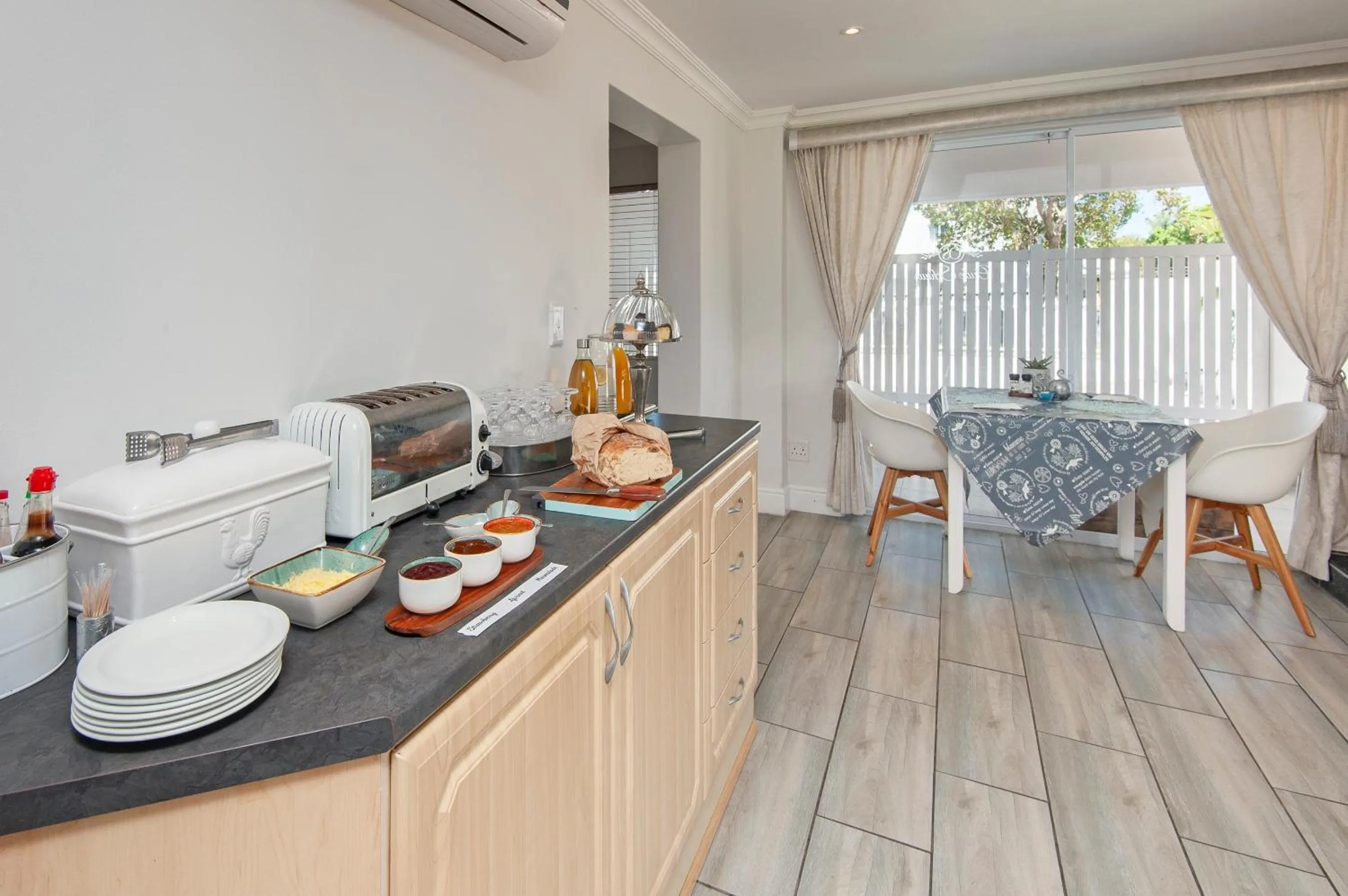 Breakfast in Oude Schuur Boutique Guesthouse