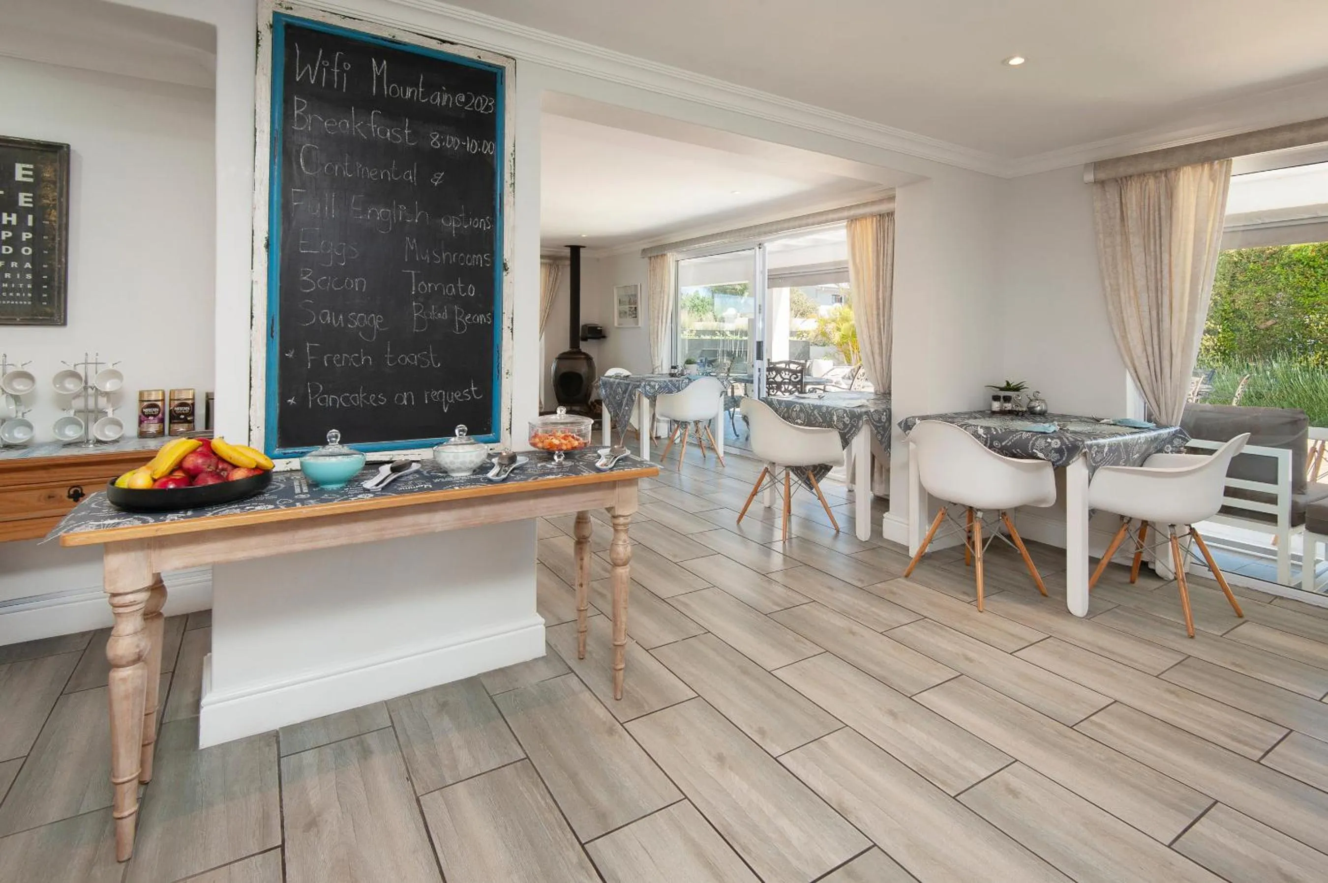 Breakfast in Oude Schuur Boutique Guesthouse