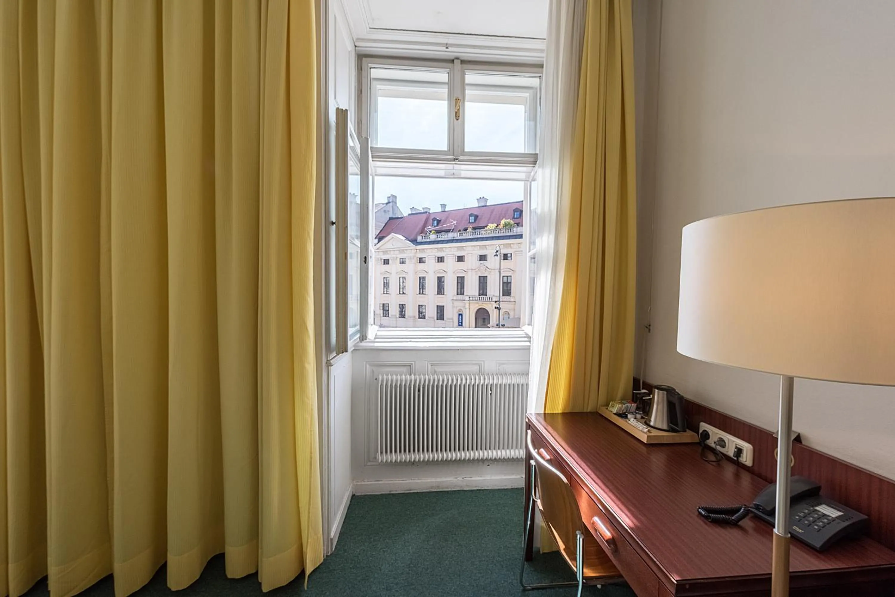 Photo of the whole room in Benediktushaus im Schottenstift