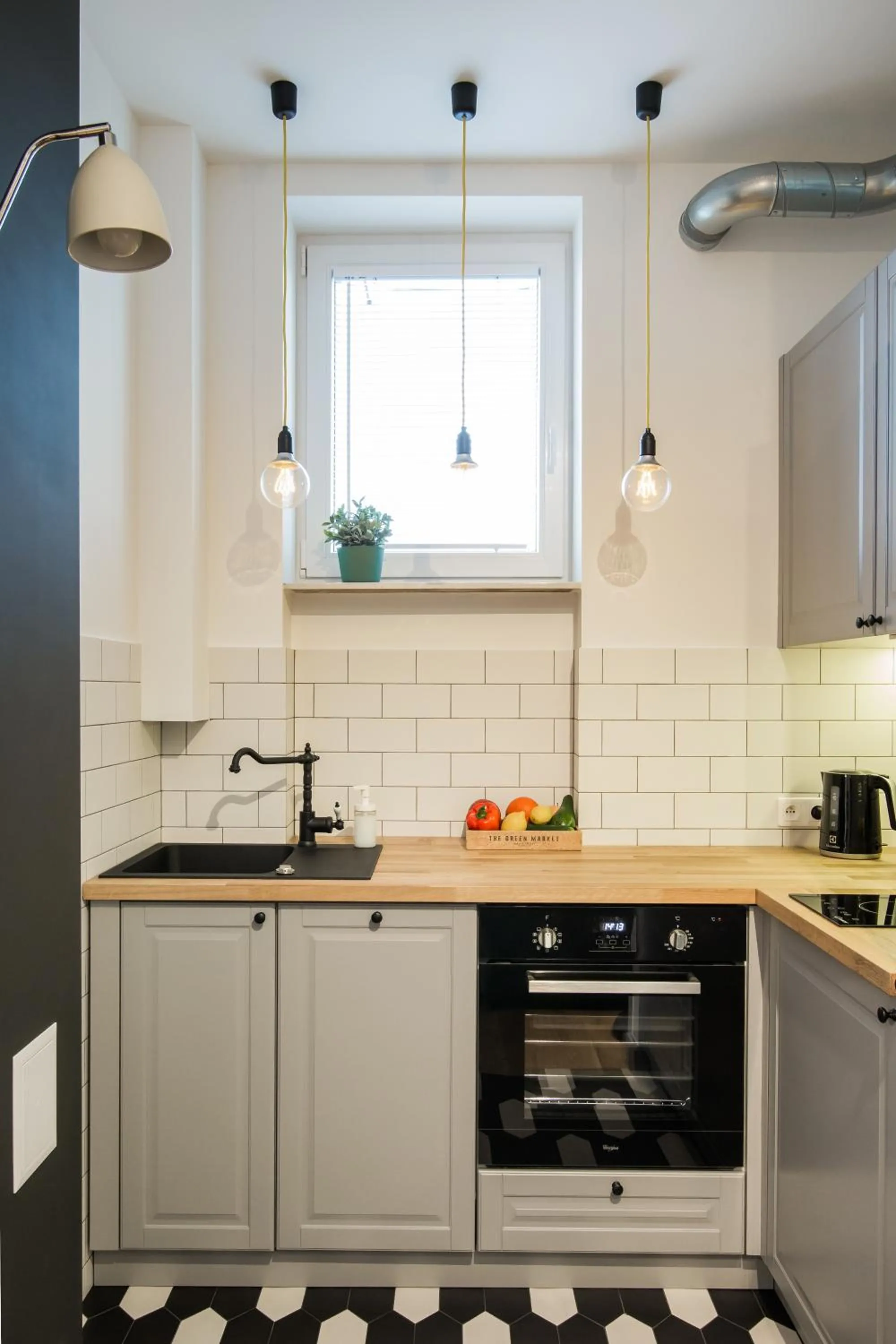 Kitchen or kitchenette in ShortStayPoland Niepodleglosci (B46)