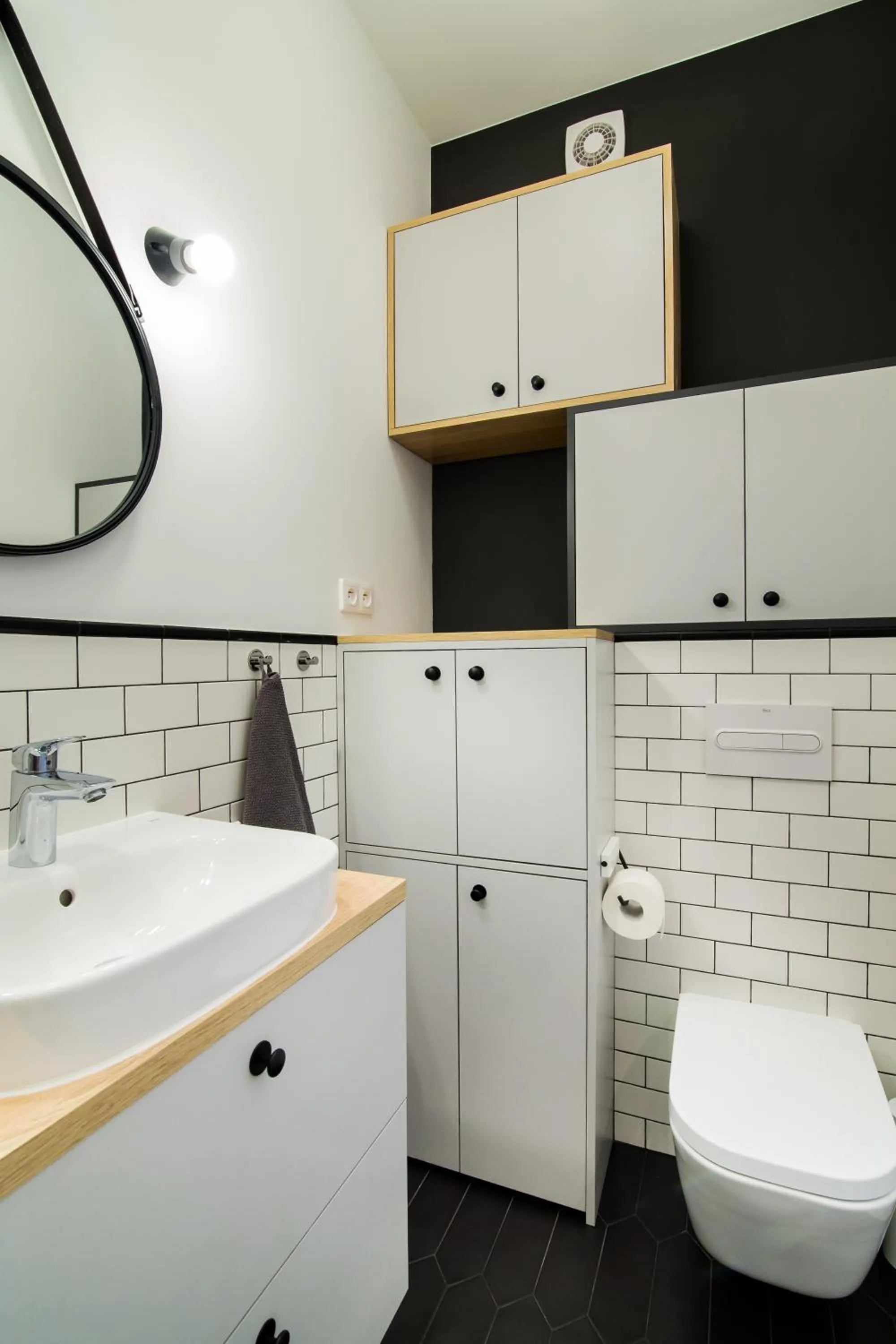 Toilet in ShortStayPoland Niepodleglosci (B46)