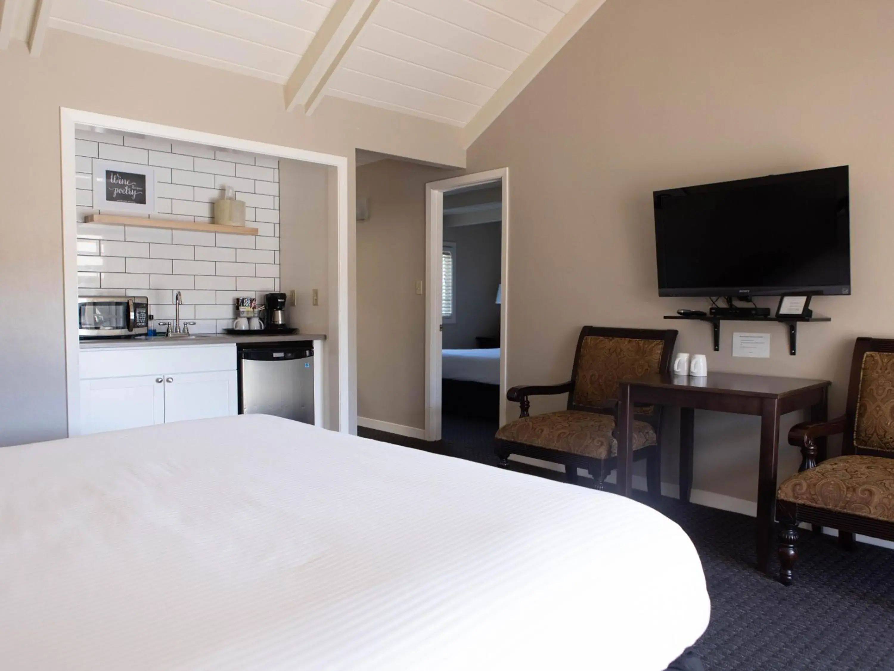 Double Room - Disability Access in Golden Haven Hot Springs Double Room - Disability Access in Golden Haven Hot Springs