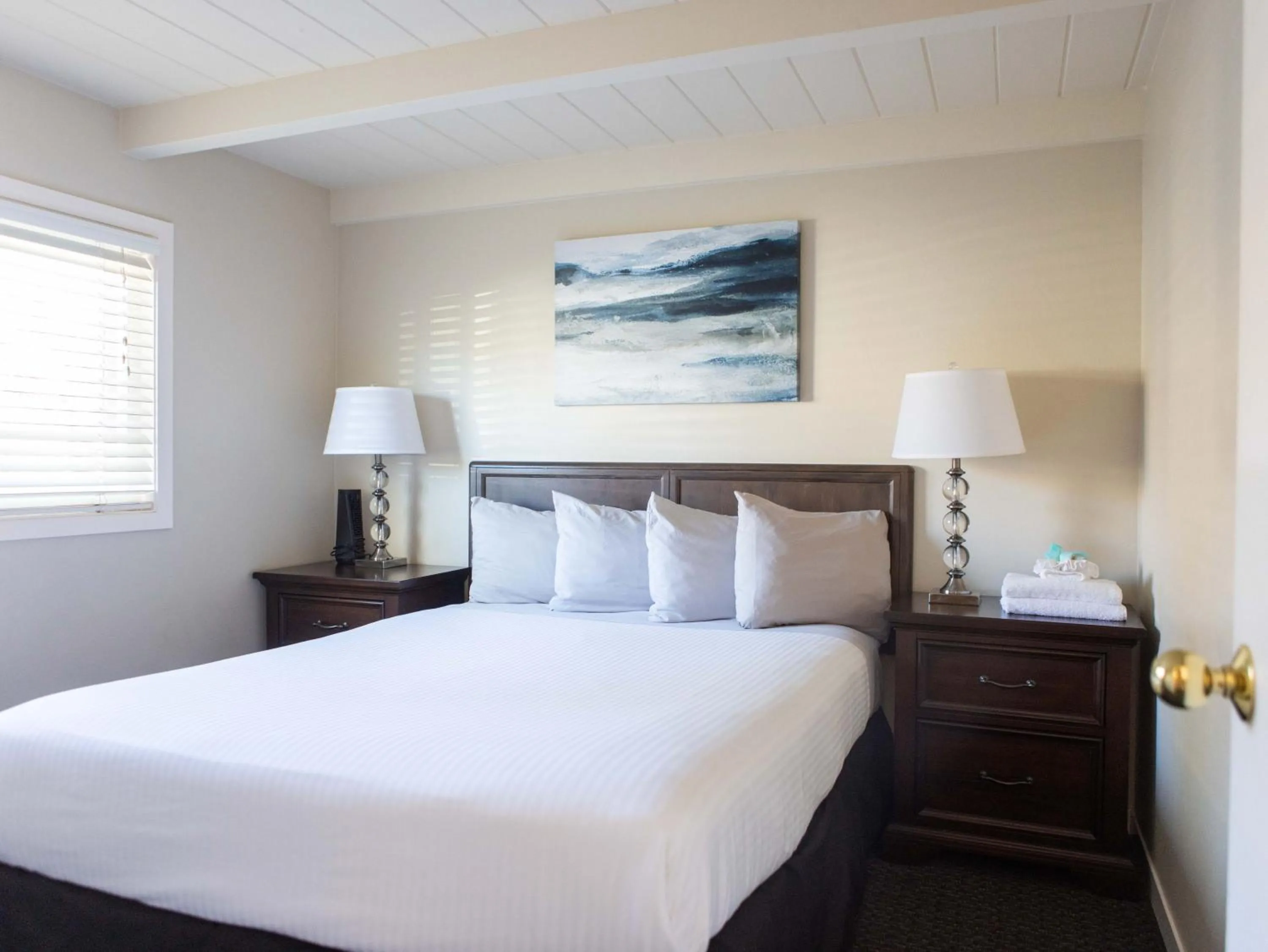 Bed in Golden Haven Hot Springs