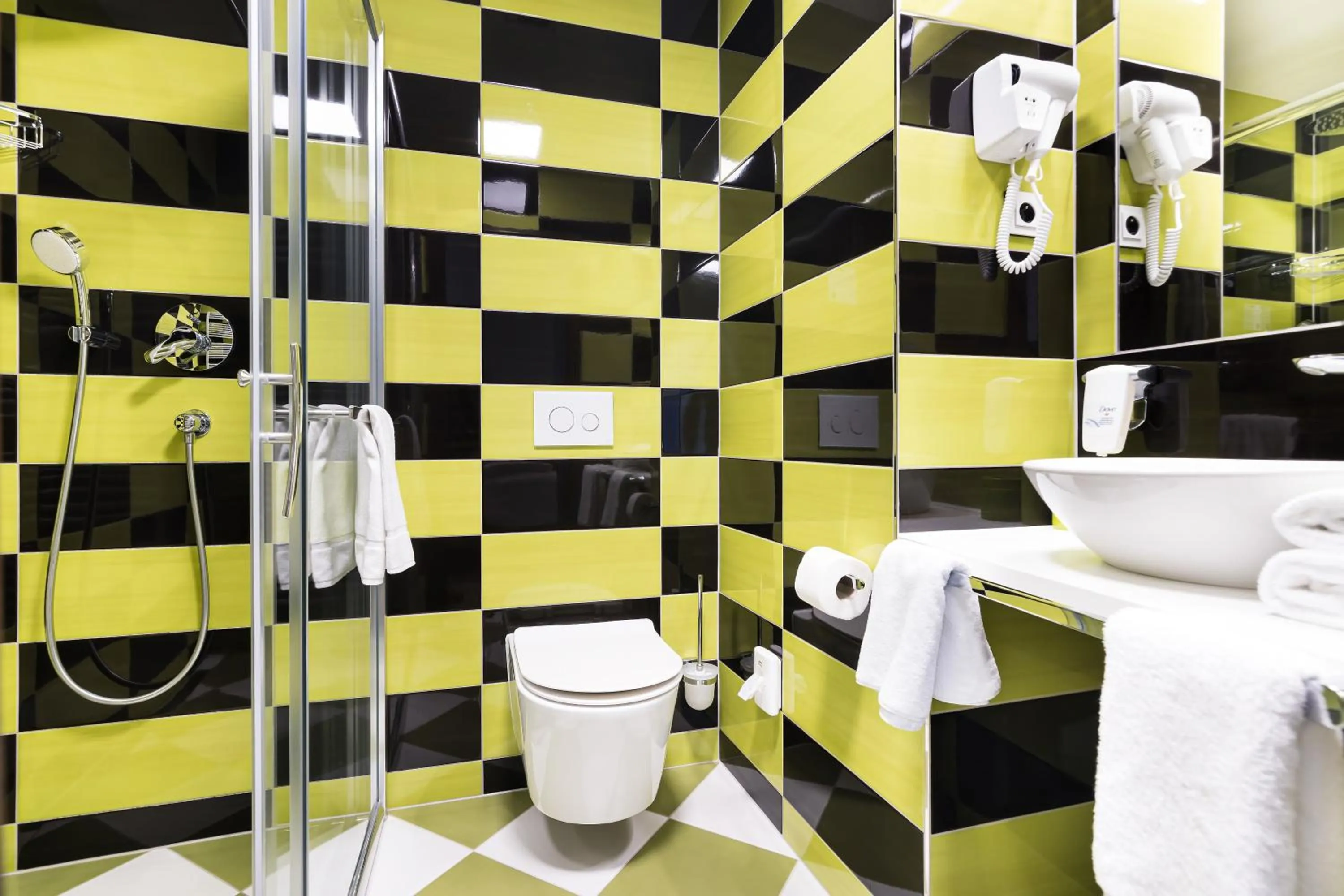 Shower in Hotel Atlantis