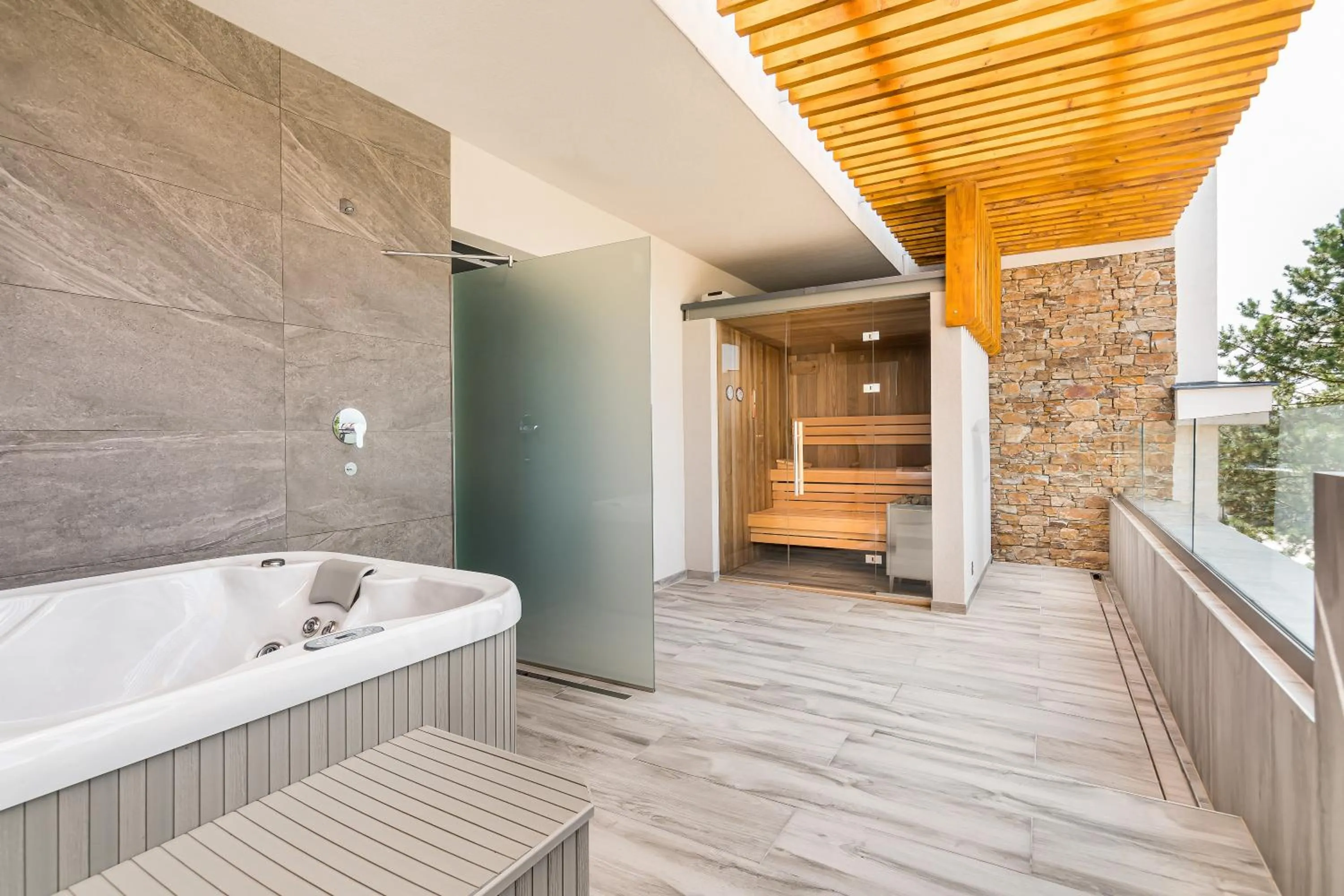 Hot Tub in Hotel Atlantis