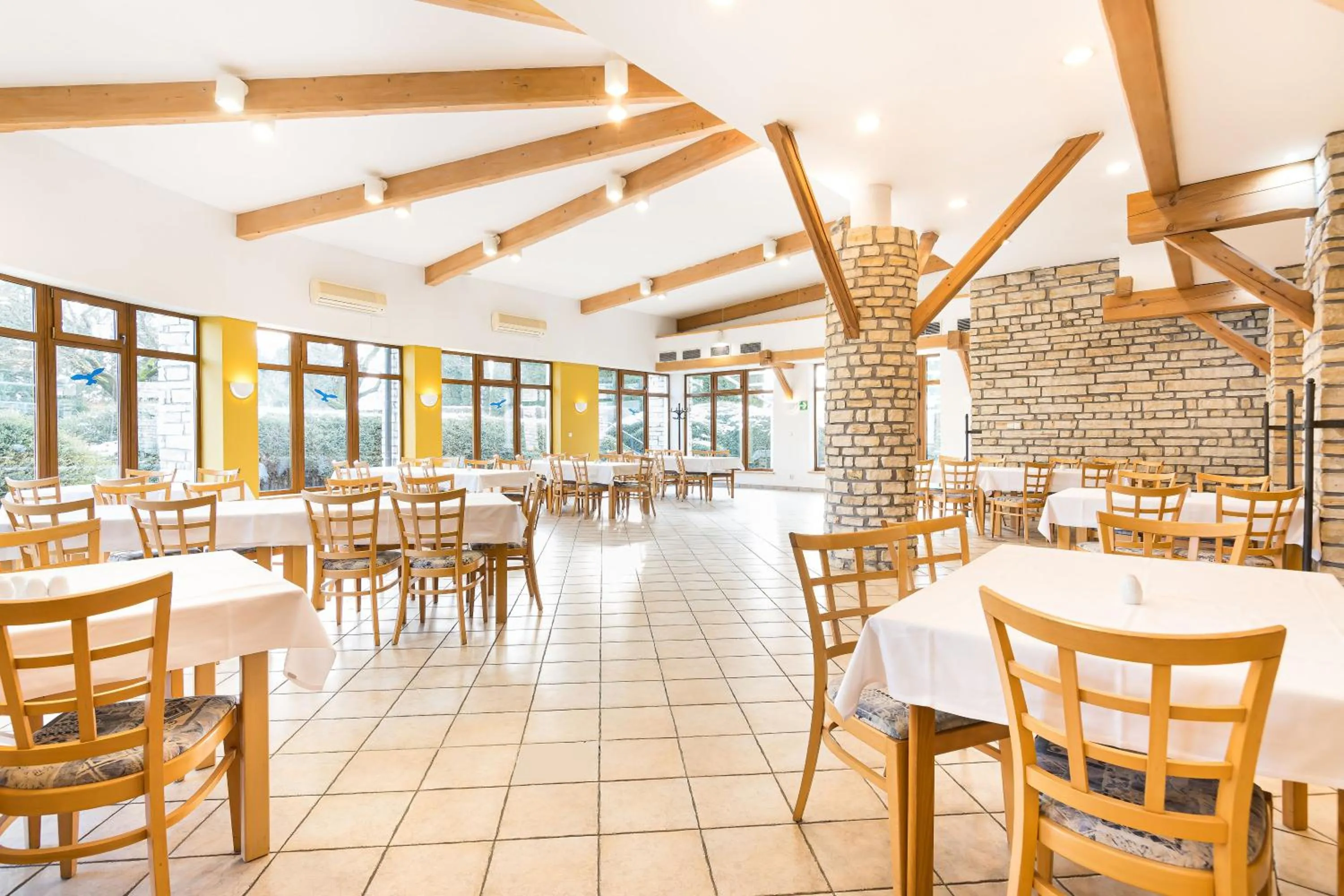 Restaurant/places to eat in Hotel Atlantis