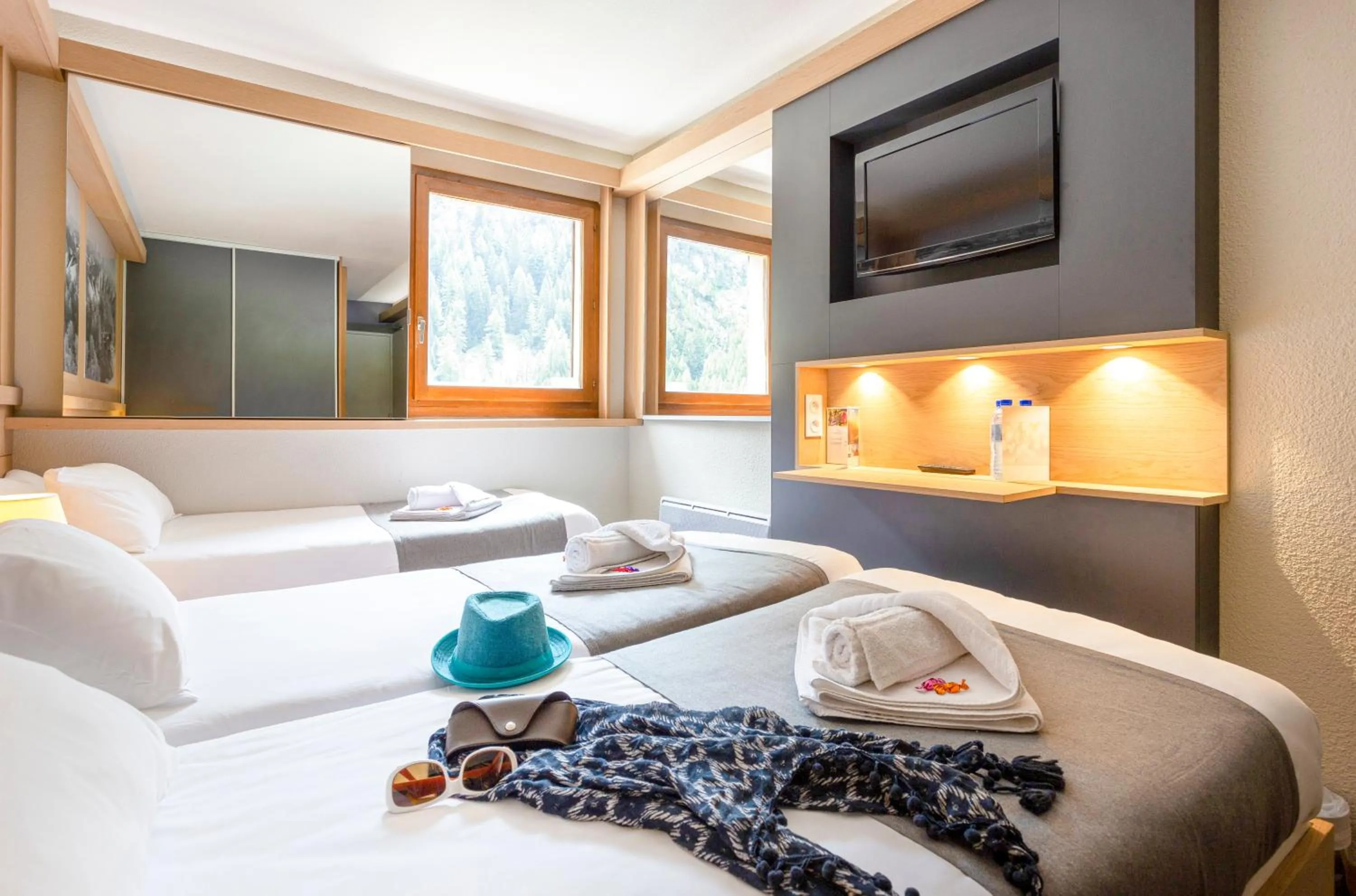 Photo of the whole room, Bed in Hôtel Club MMV Les Brévières