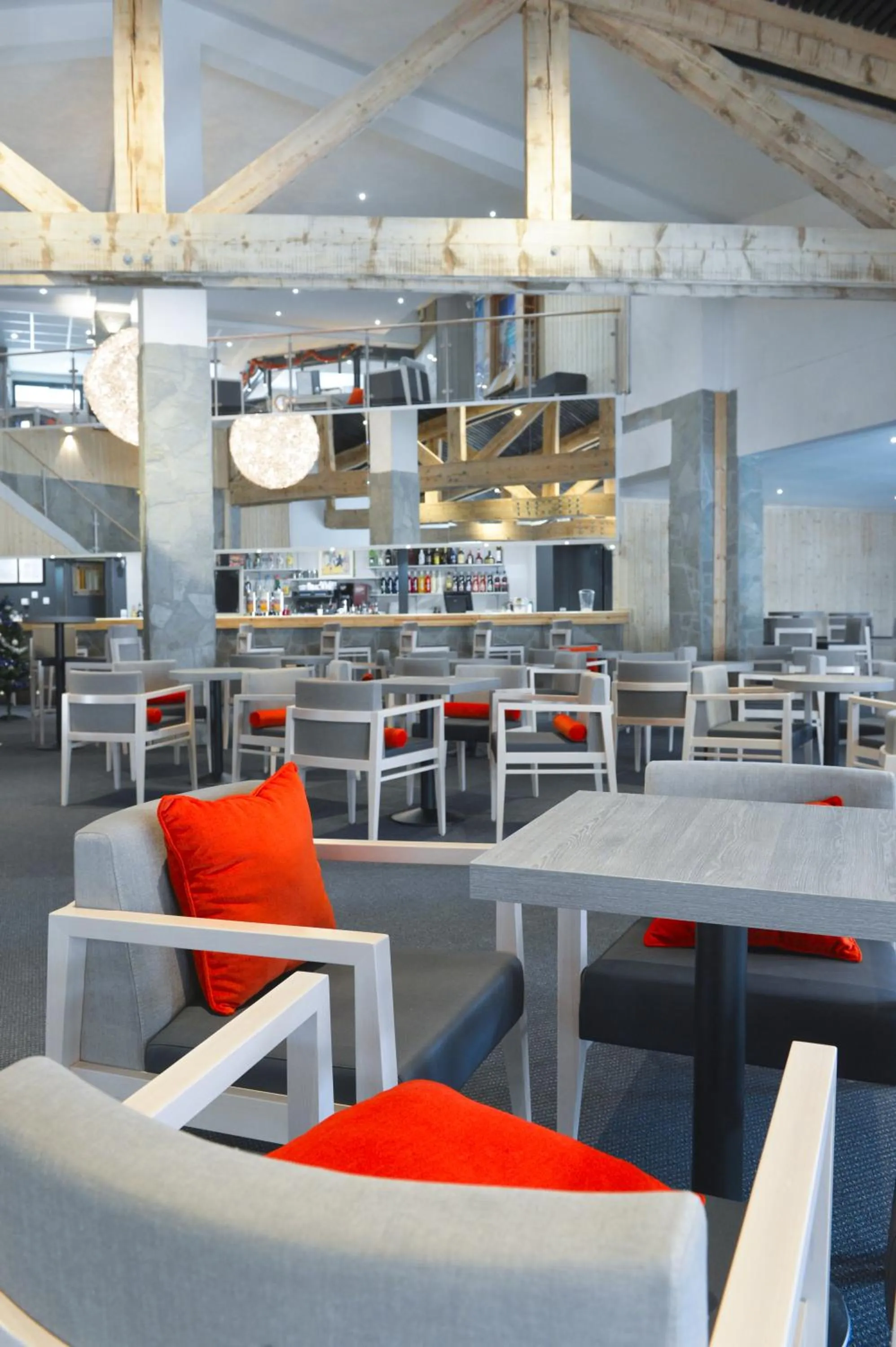 Lounge or bar in Hôtel Club MMV Les Brévières