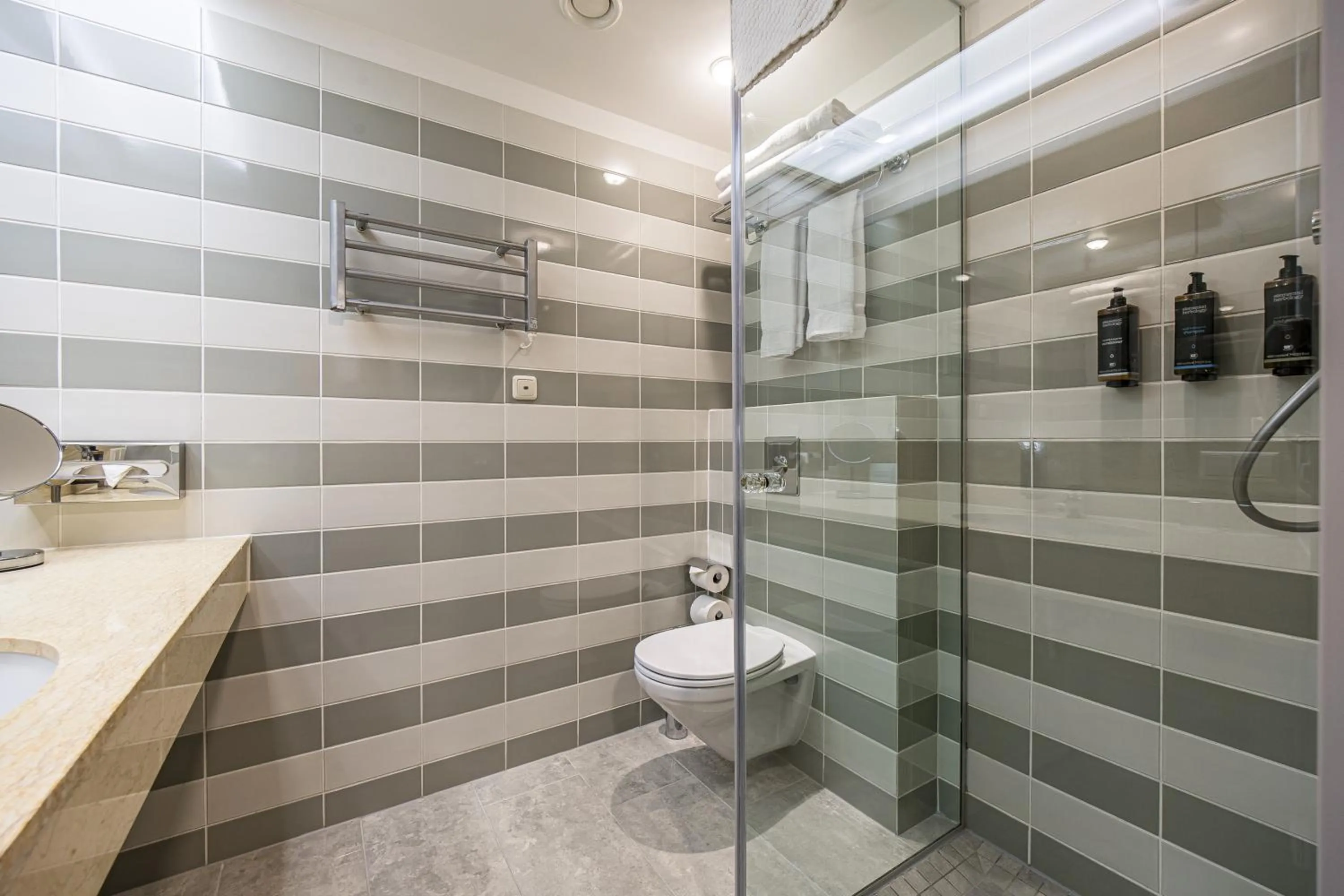 Shower in Mercure Palanga Vanagupe Resort & SPA