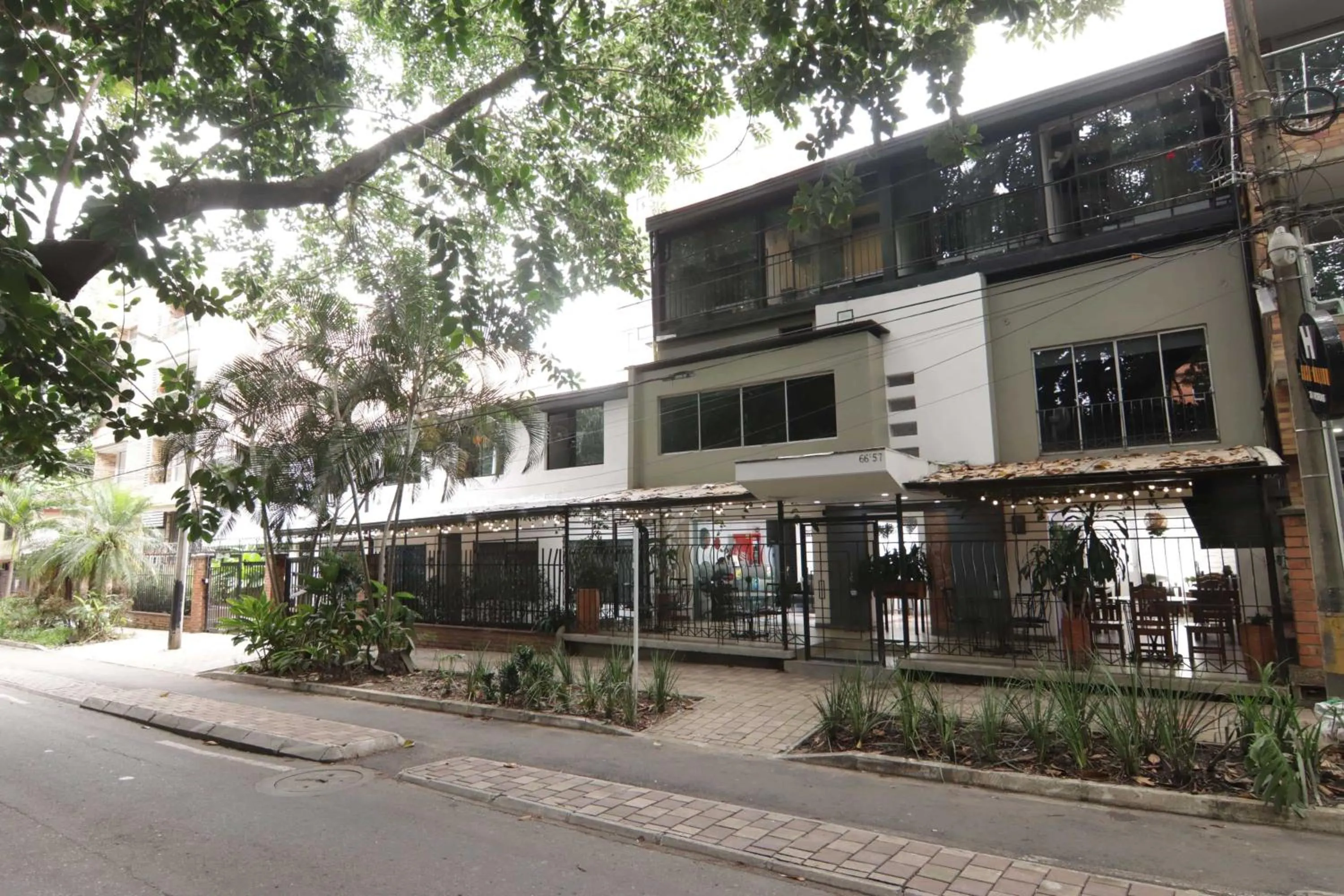 Property building in Hotel Casa Malibú