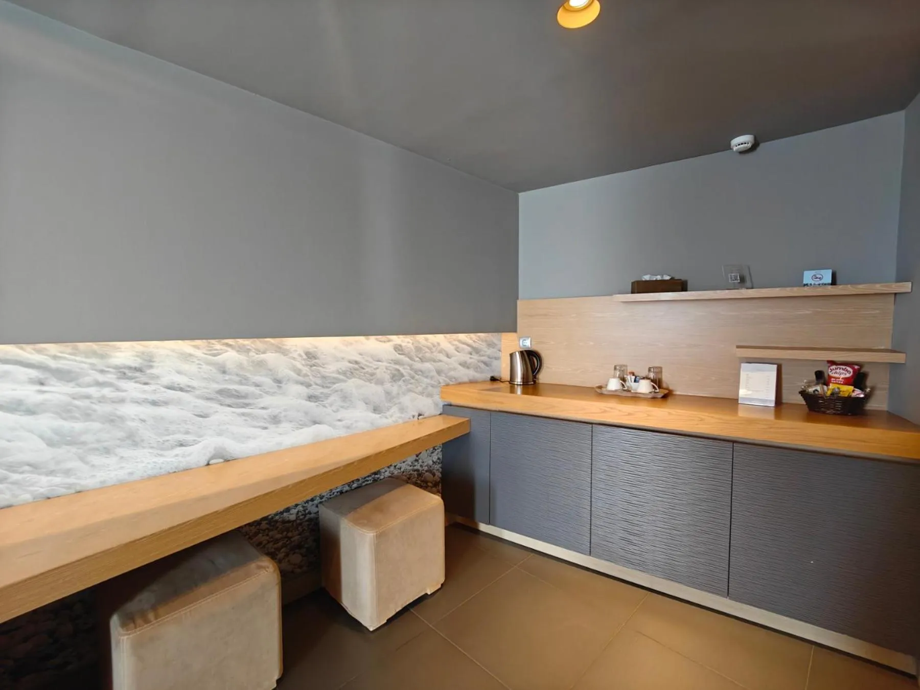 Photo of the whole room in Elysion Hotel