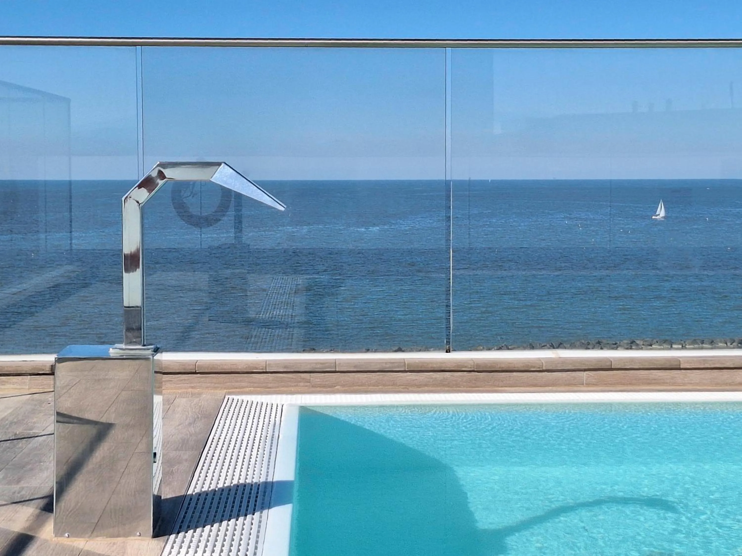 Swimming pool in Hotel Harmony