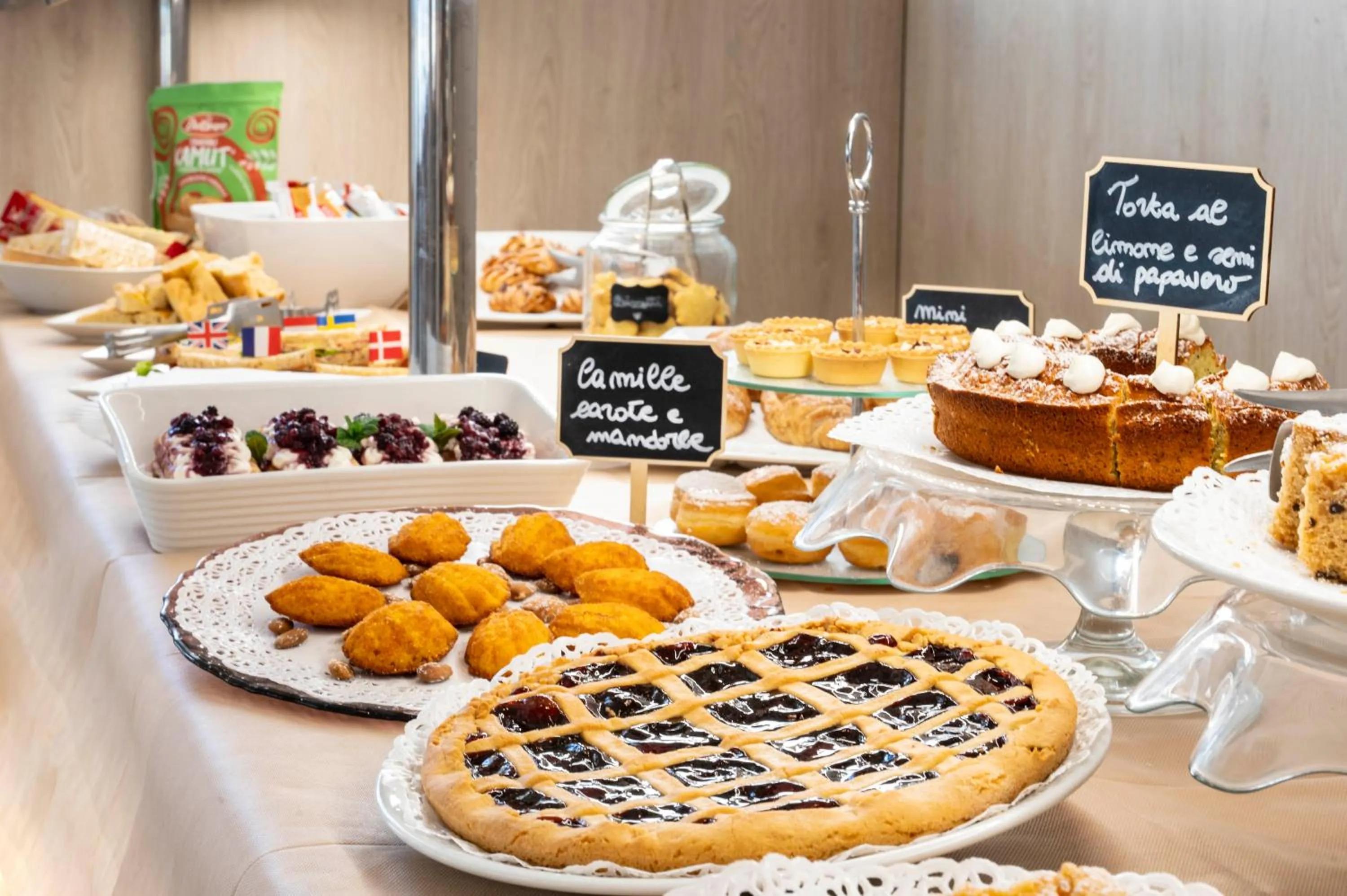 Restaurant/places to eat in Hotel Harmony con Piscina panoramica