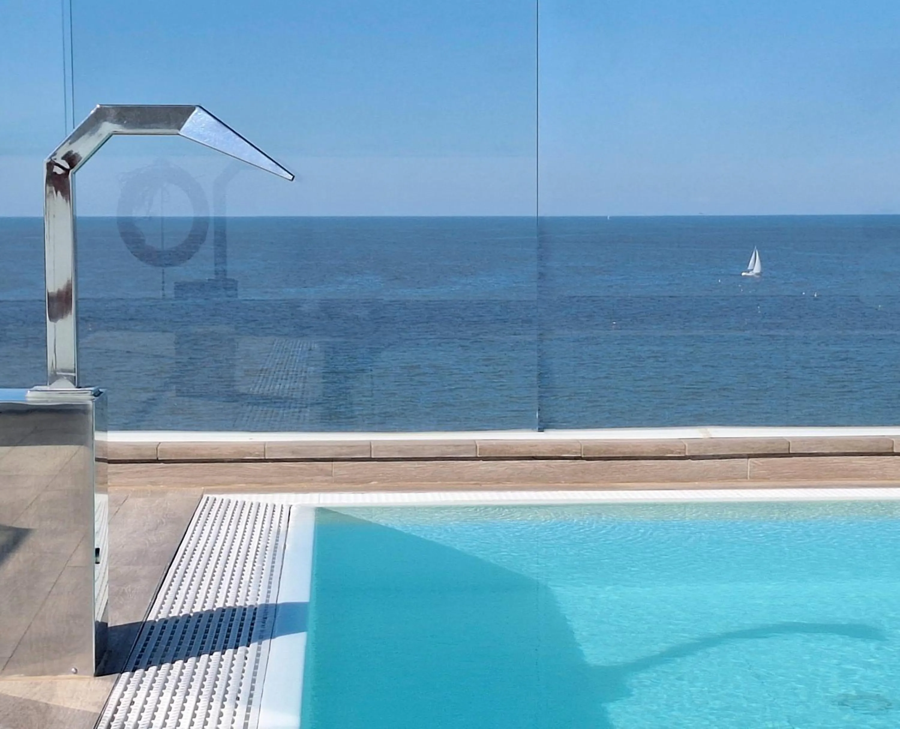 Swimming pool in Hotel Harmony