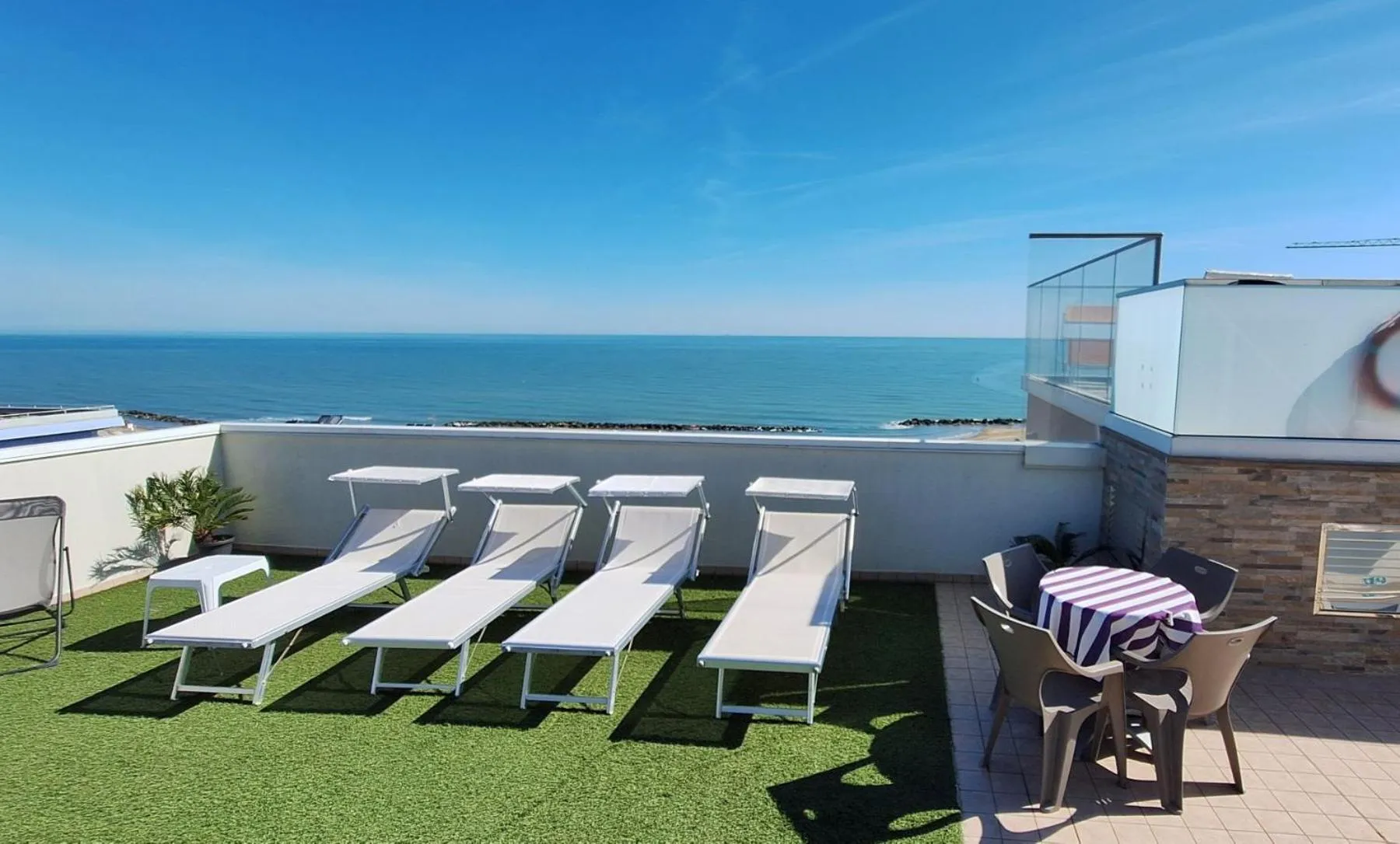 Swimming pool in Hotel Harmony con Piscina panoramica