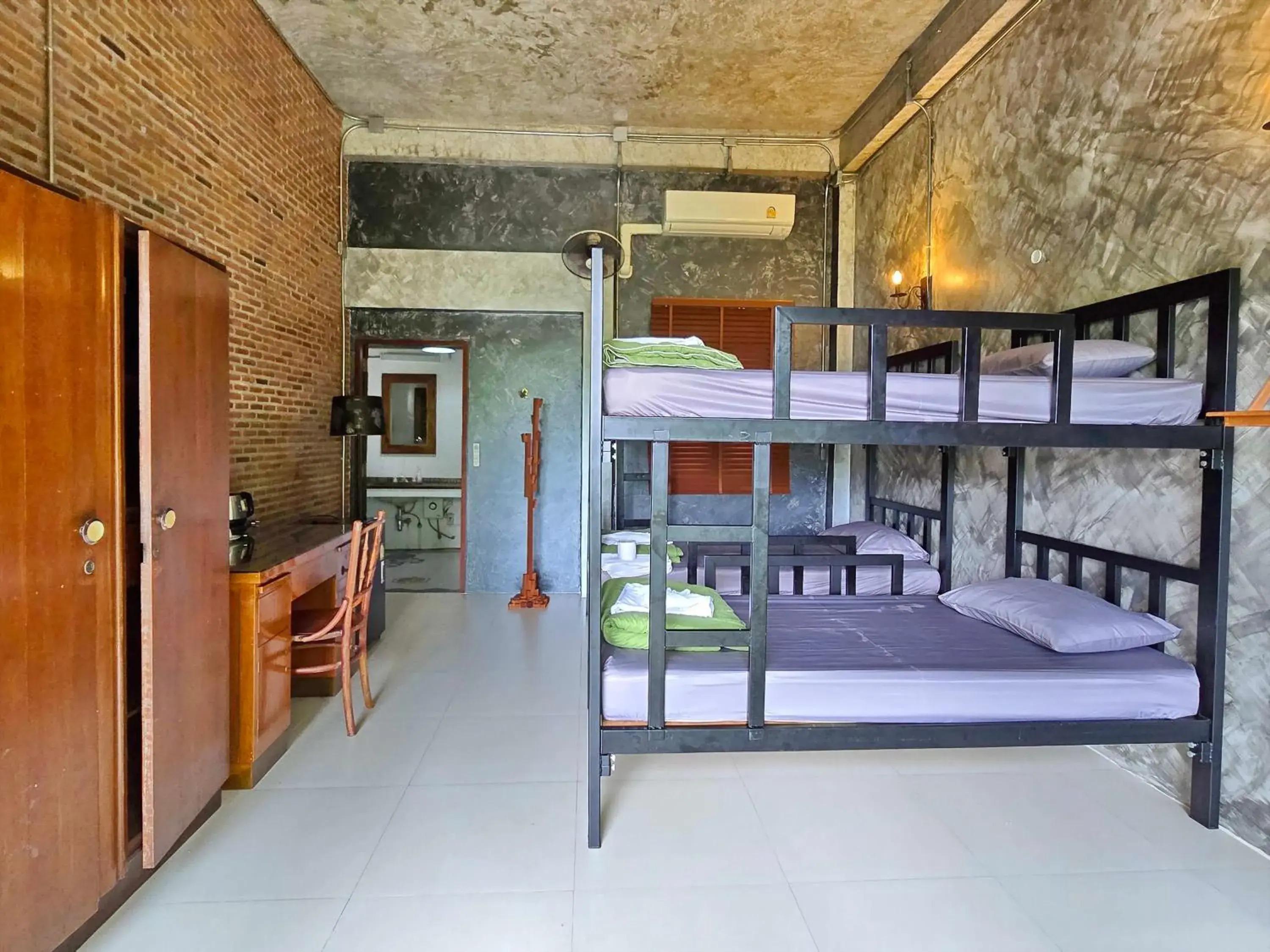 4-Bed Mixed Dormitory Room in Tantai Eco Farm Stay At Khao Yai 4-Bed Mixed Dormitory Room in Tantai Eco Farm Stay At Khao Yai