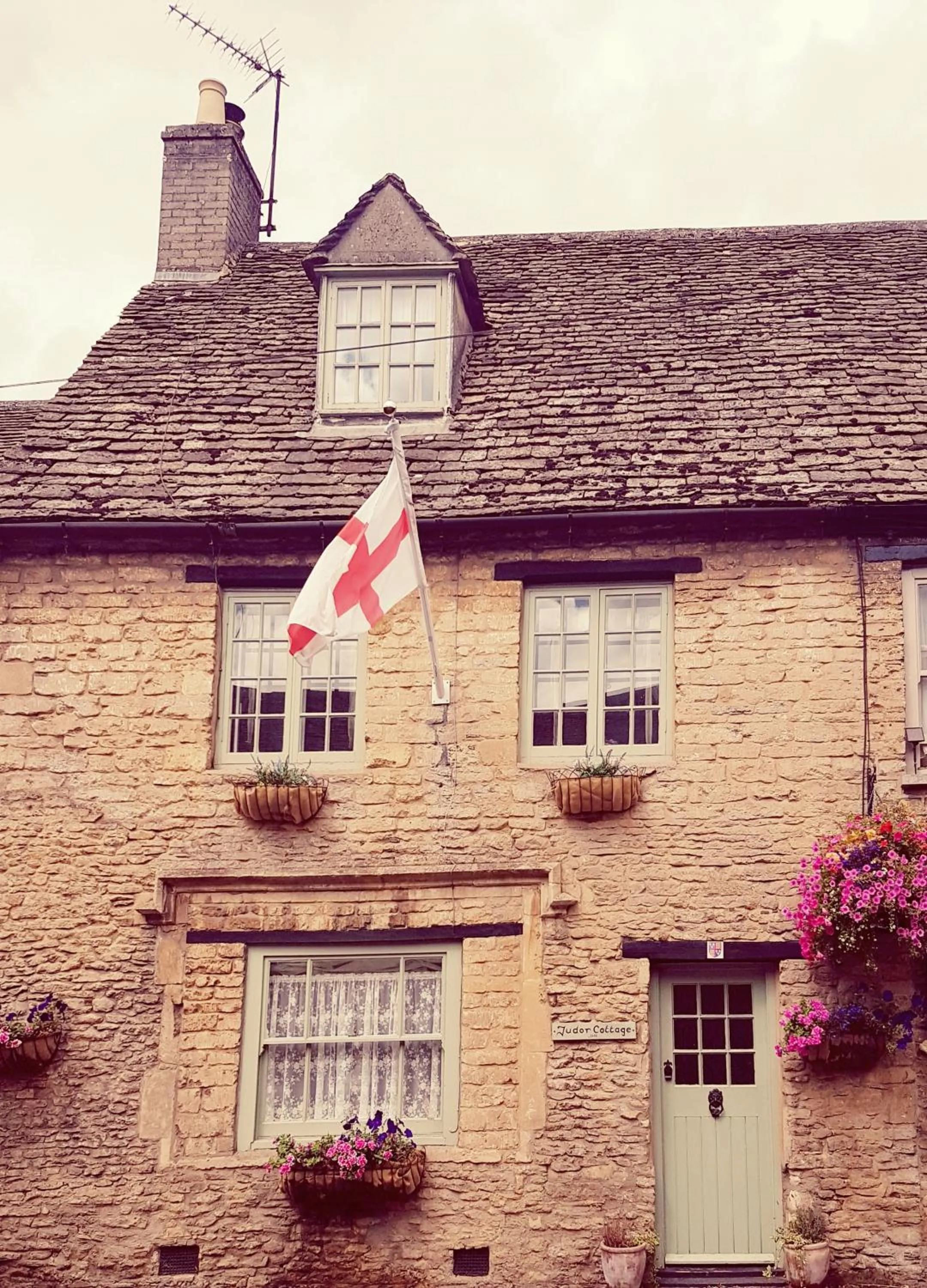 Facade/entrance in Tudor Cottage
