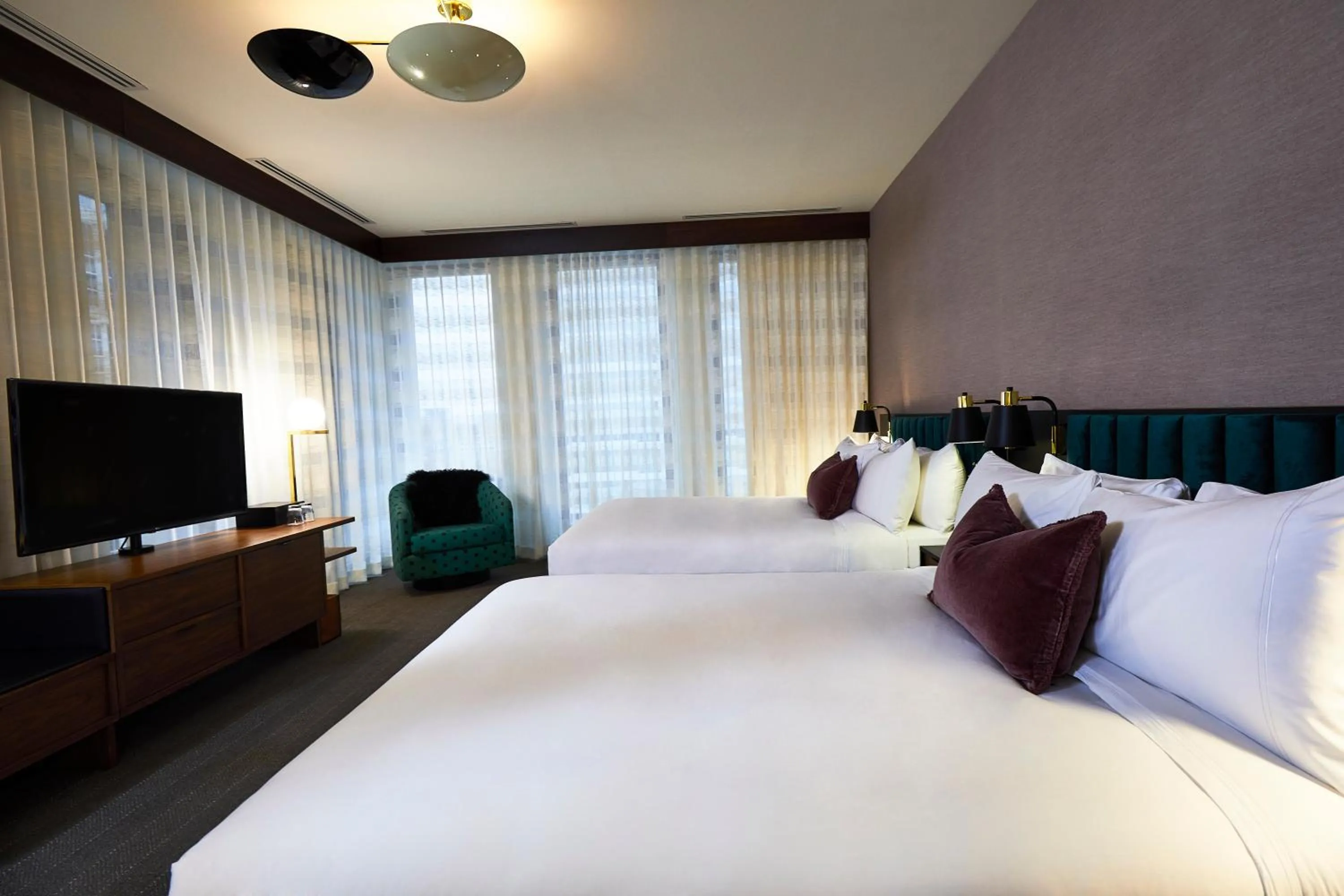 City view, Bed in Fairlane Hotel Nashville