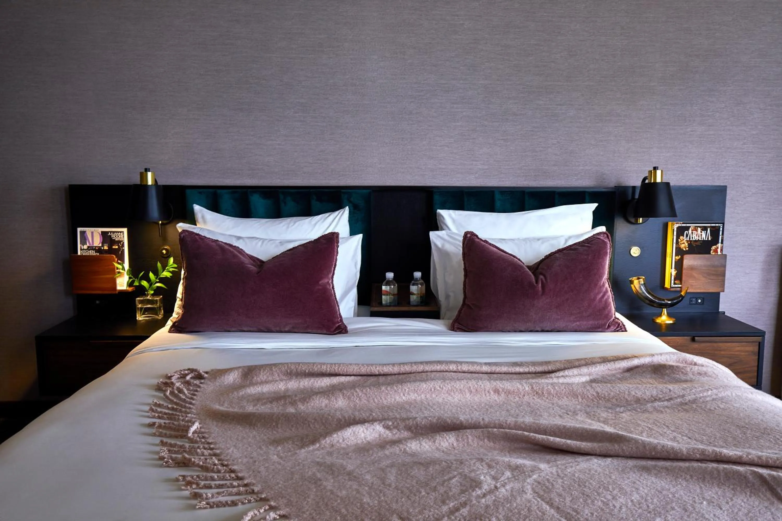 Decorative detail, Bed in Fairlane Hotel Nashville