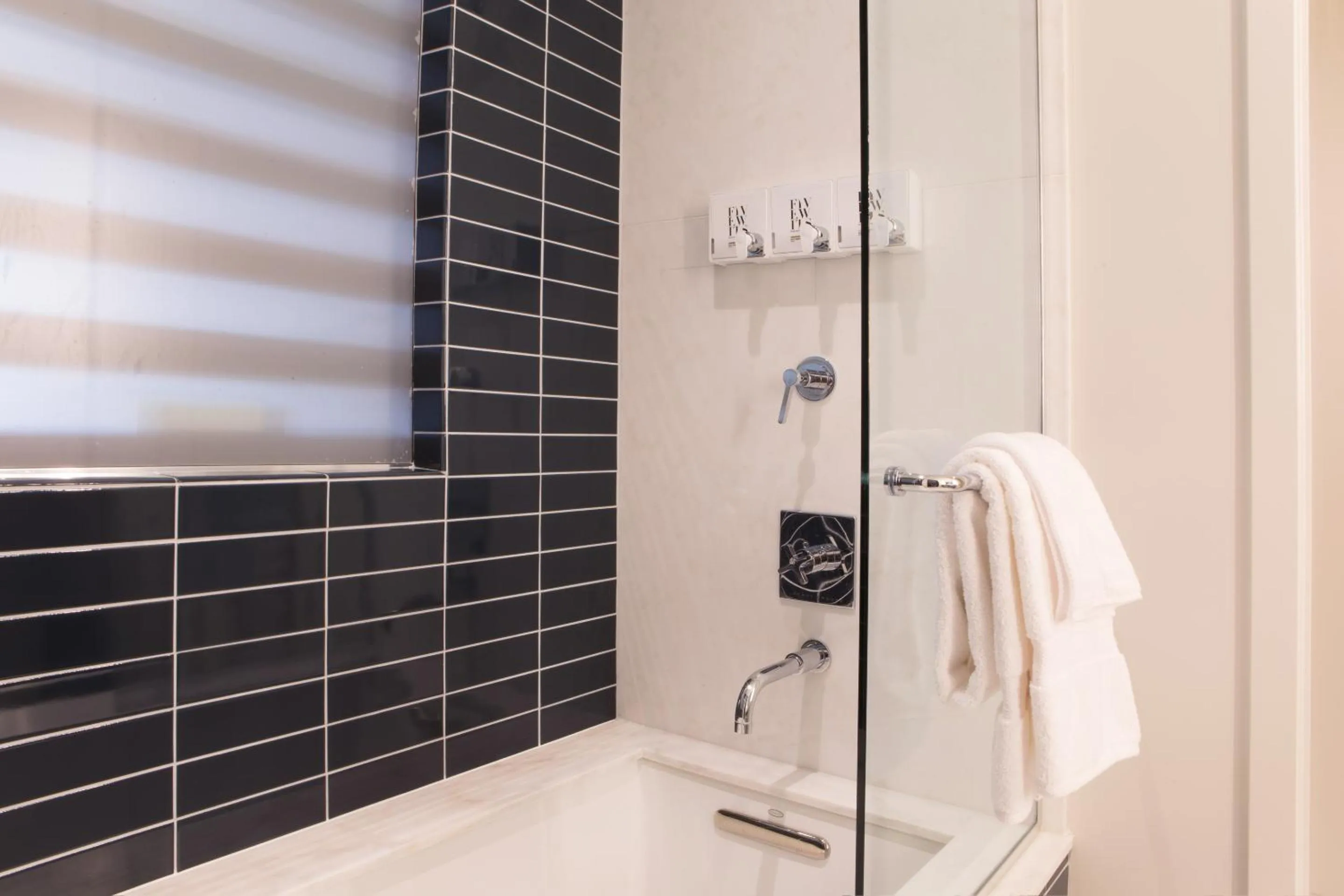 Bathroom in Fairlane Hotel Nashville