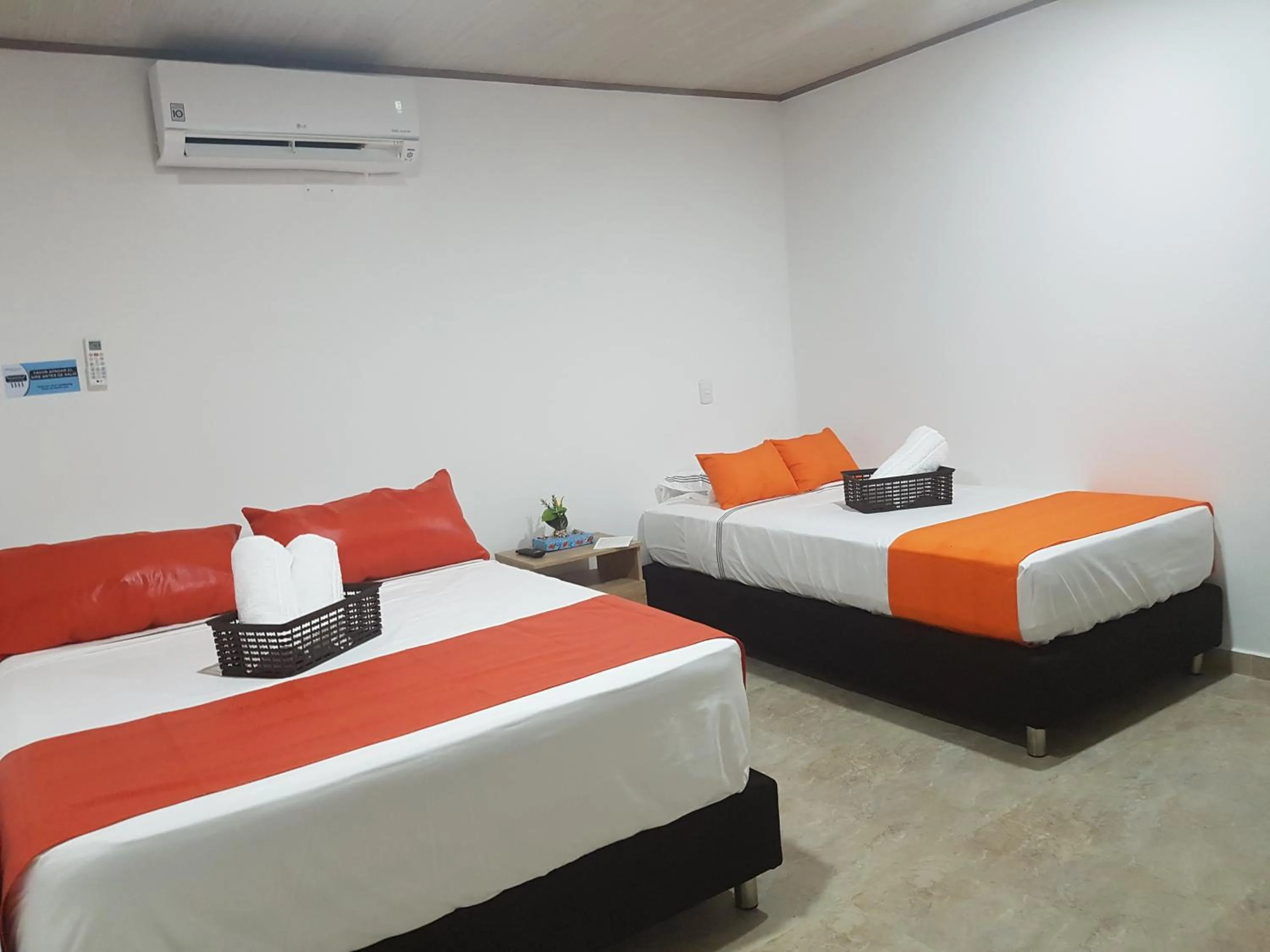 Photo of the whole room, Bed in Hotel Mare Mare Inn